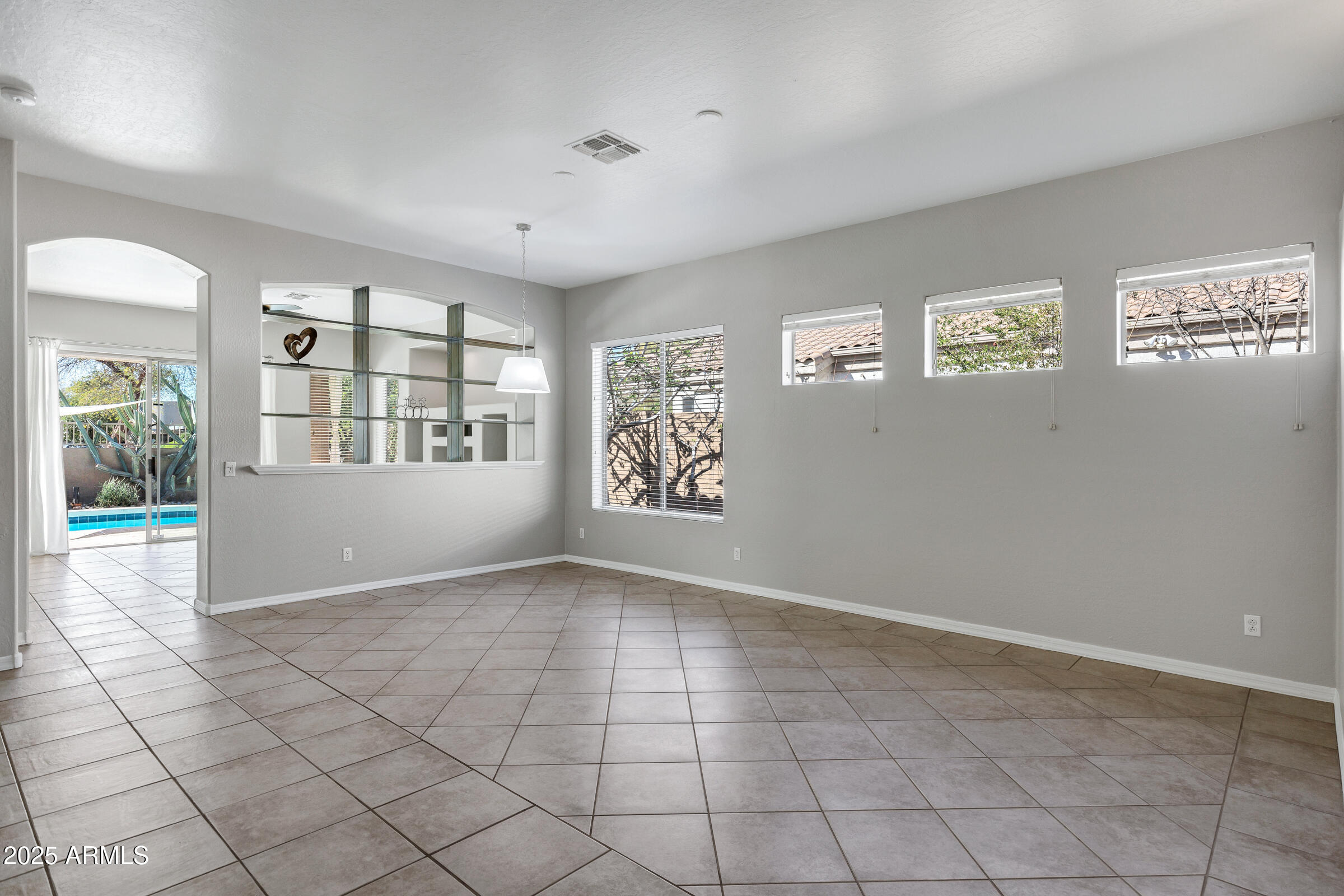 903 W RAVEN Drive