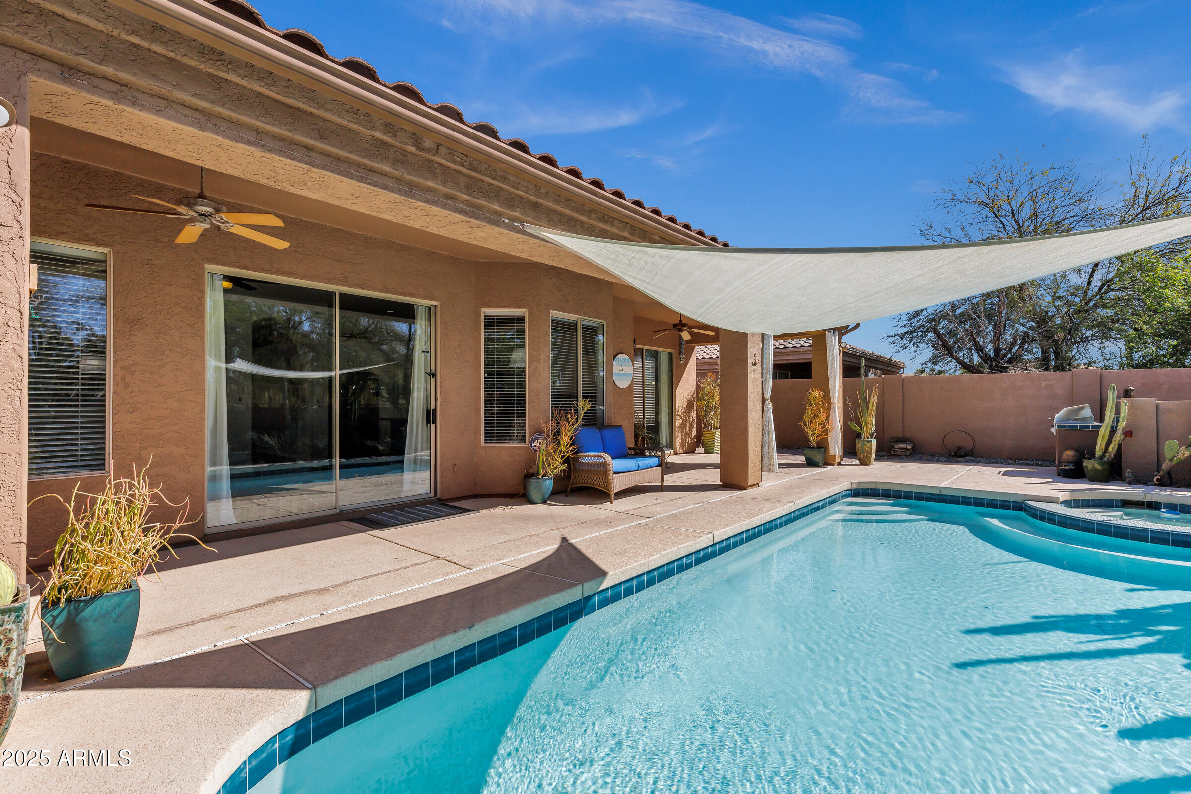 903 W RAVEN Drive
