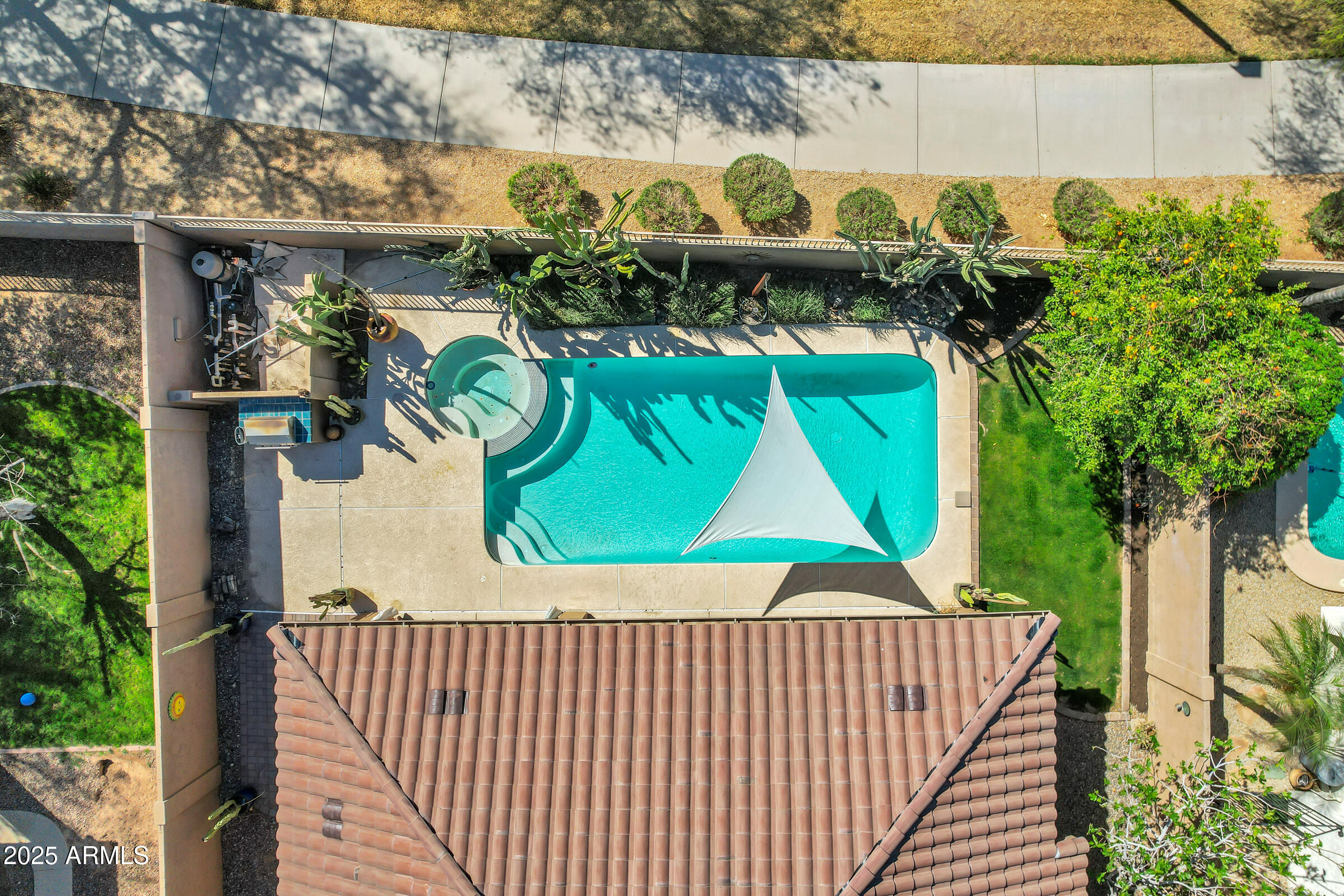 903 W RAVEN Drive