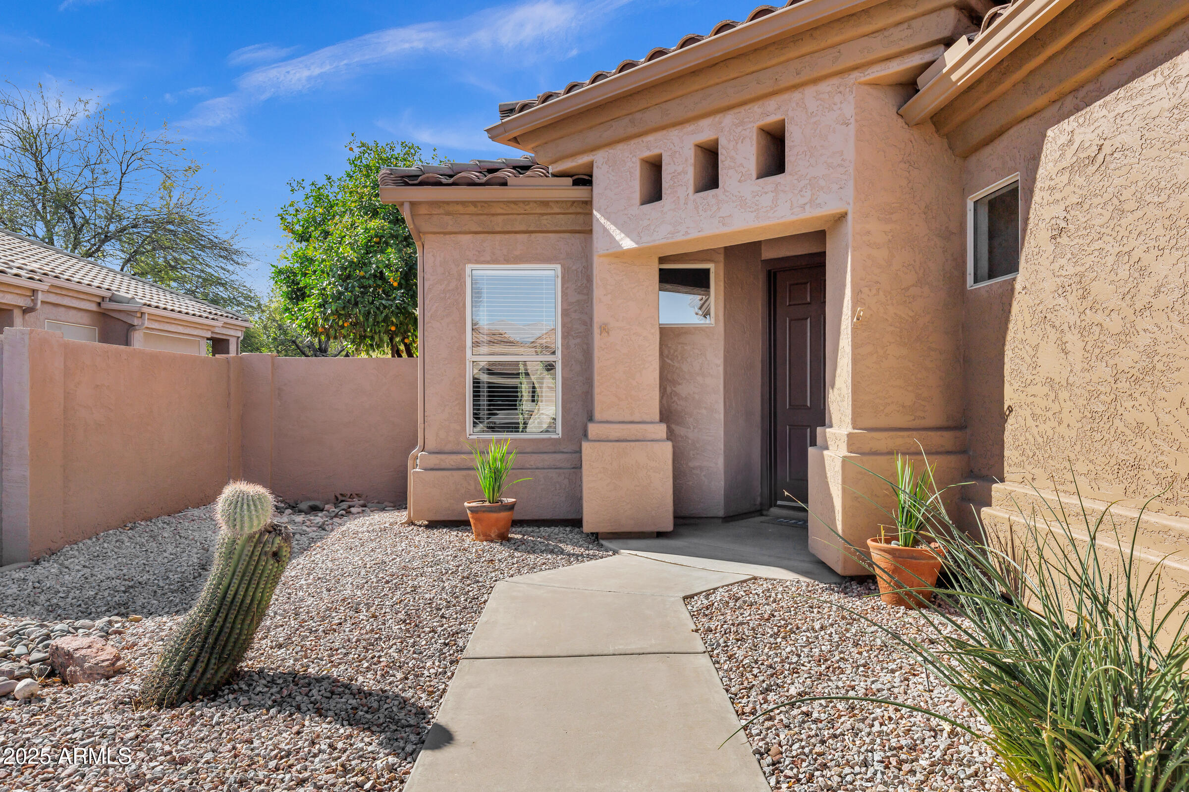 903 W RAVEN Drive