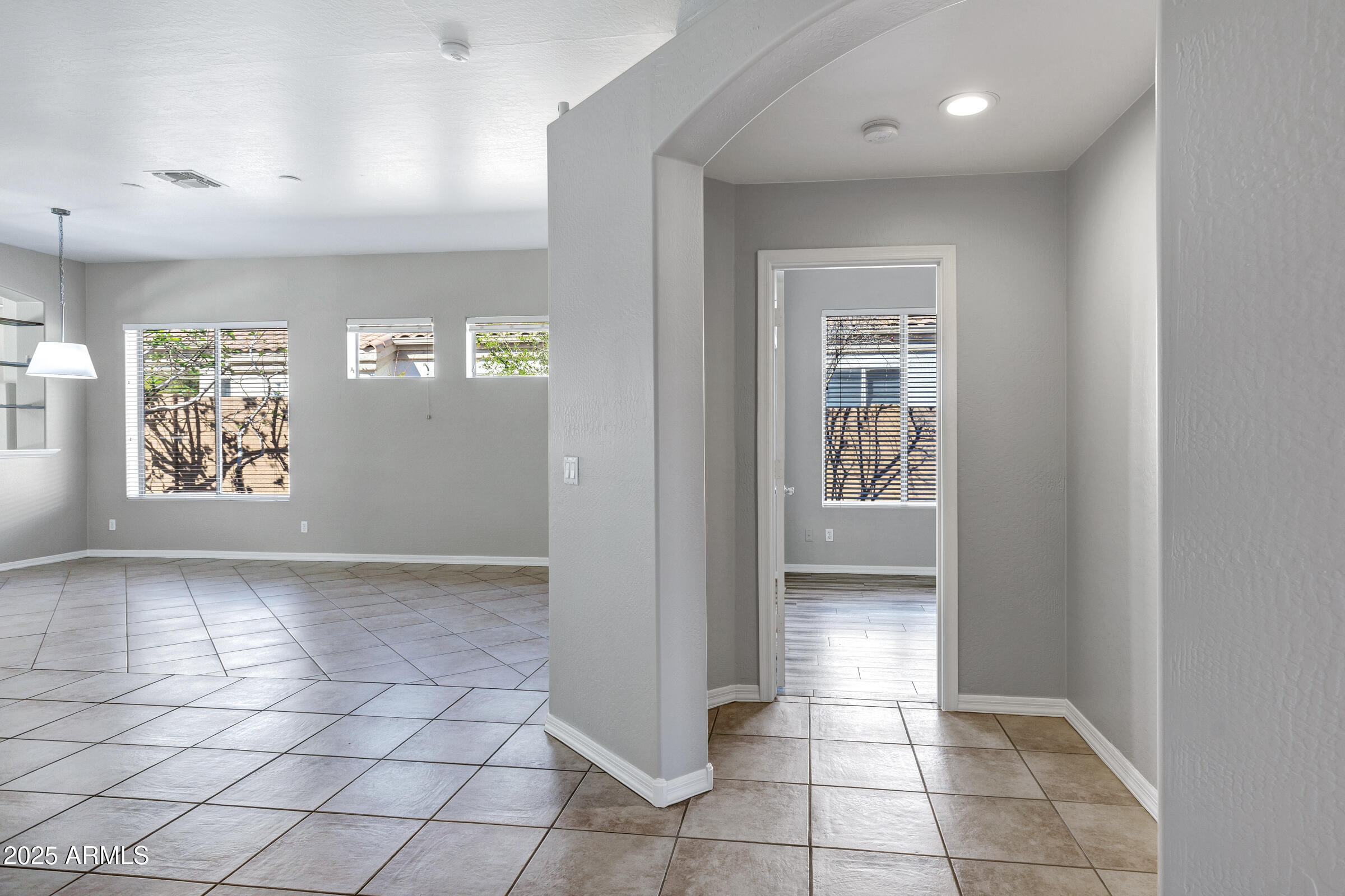 903 W RAVEN Drive
