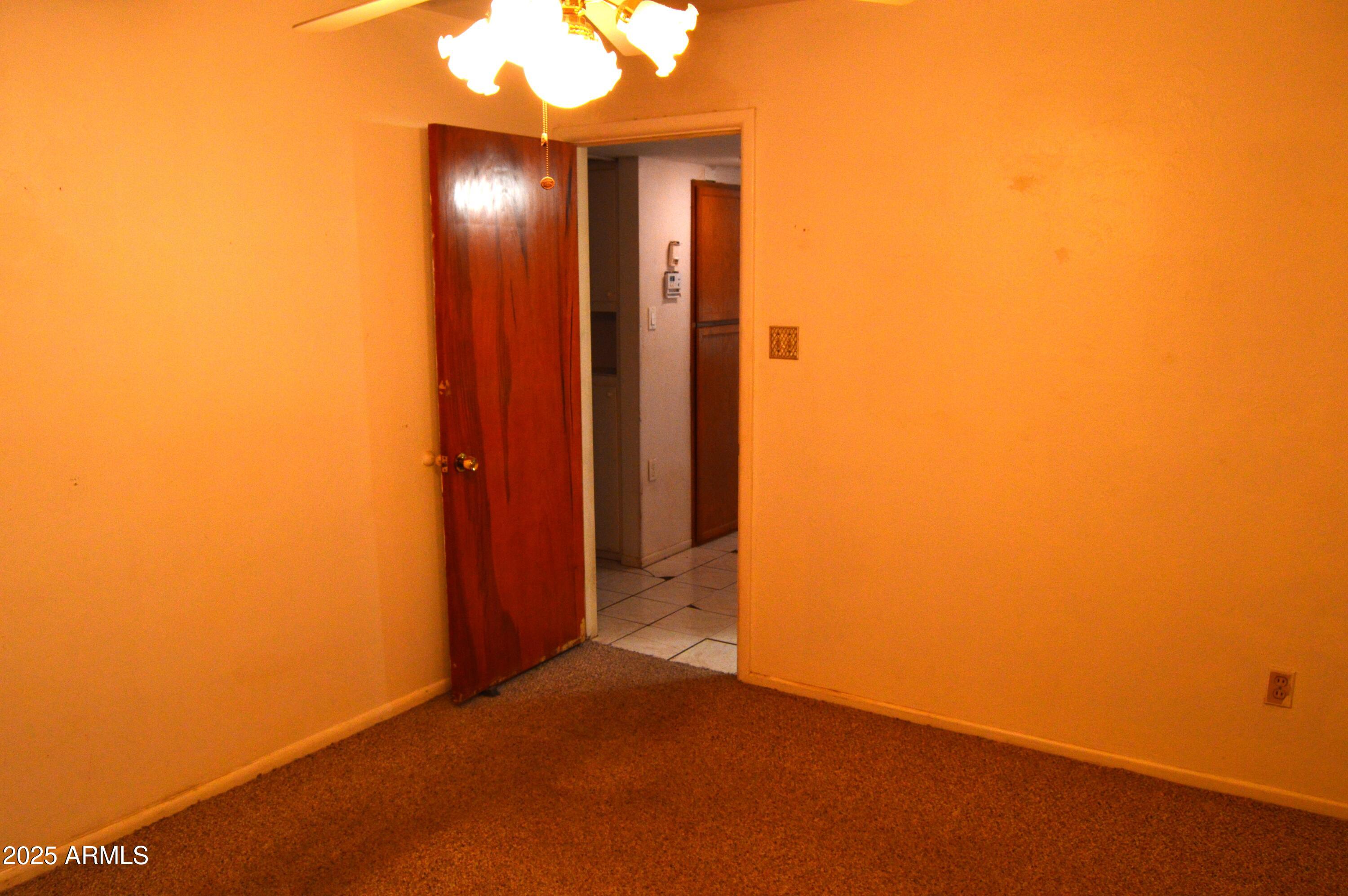 1528 E MISSION Lane