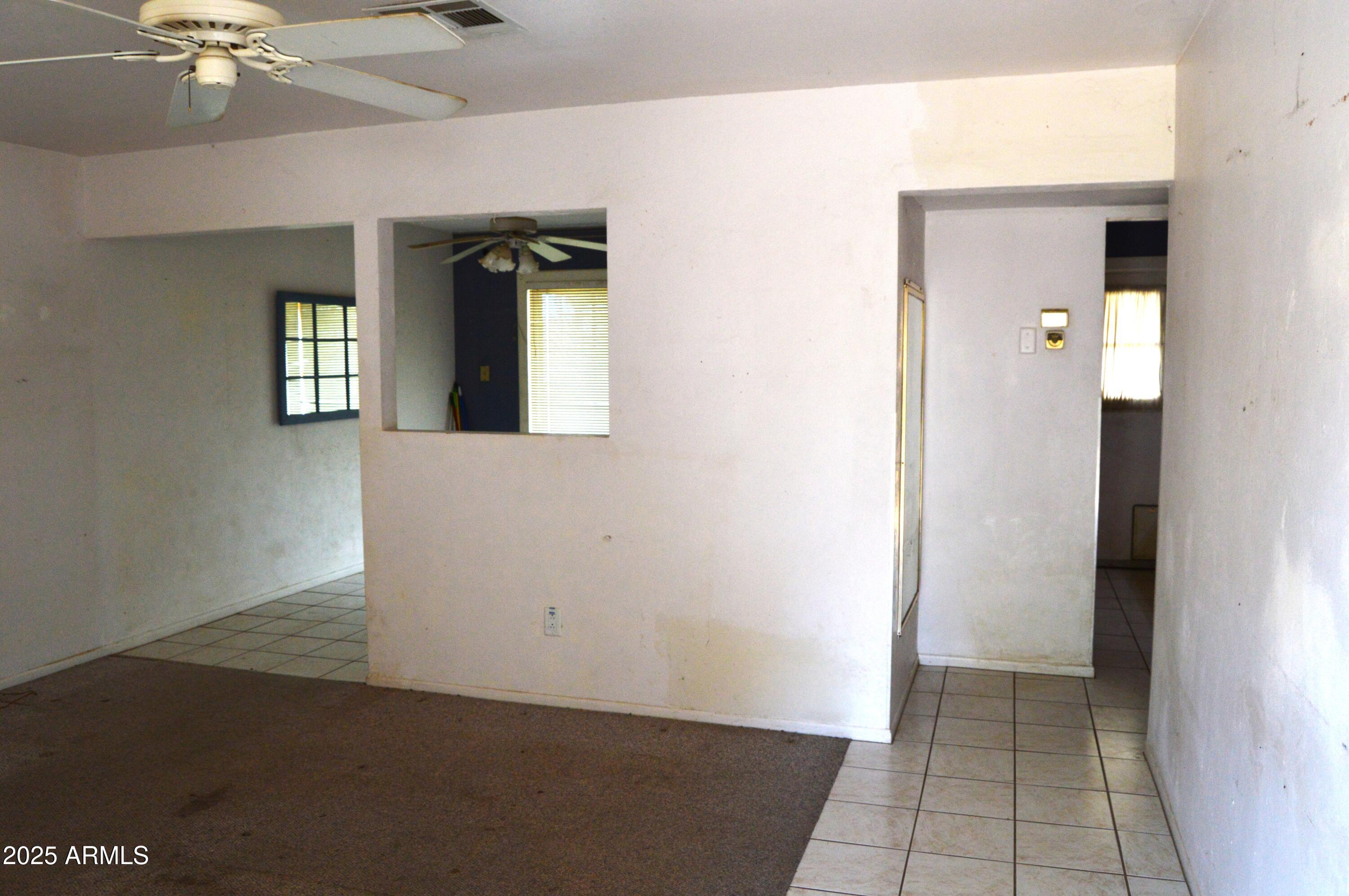 1528 E MISSION Lane
