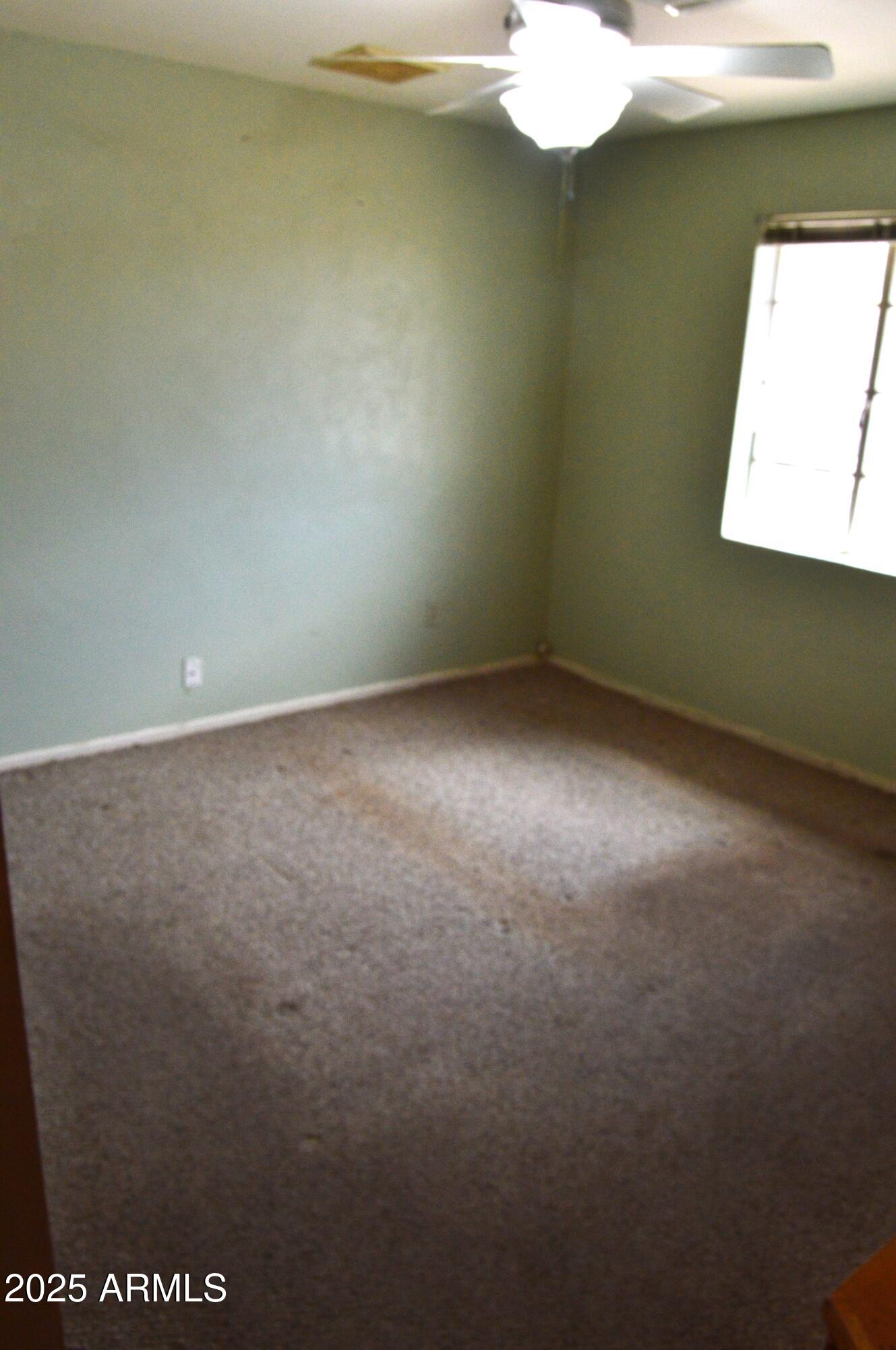 1528 E MISSION Lane