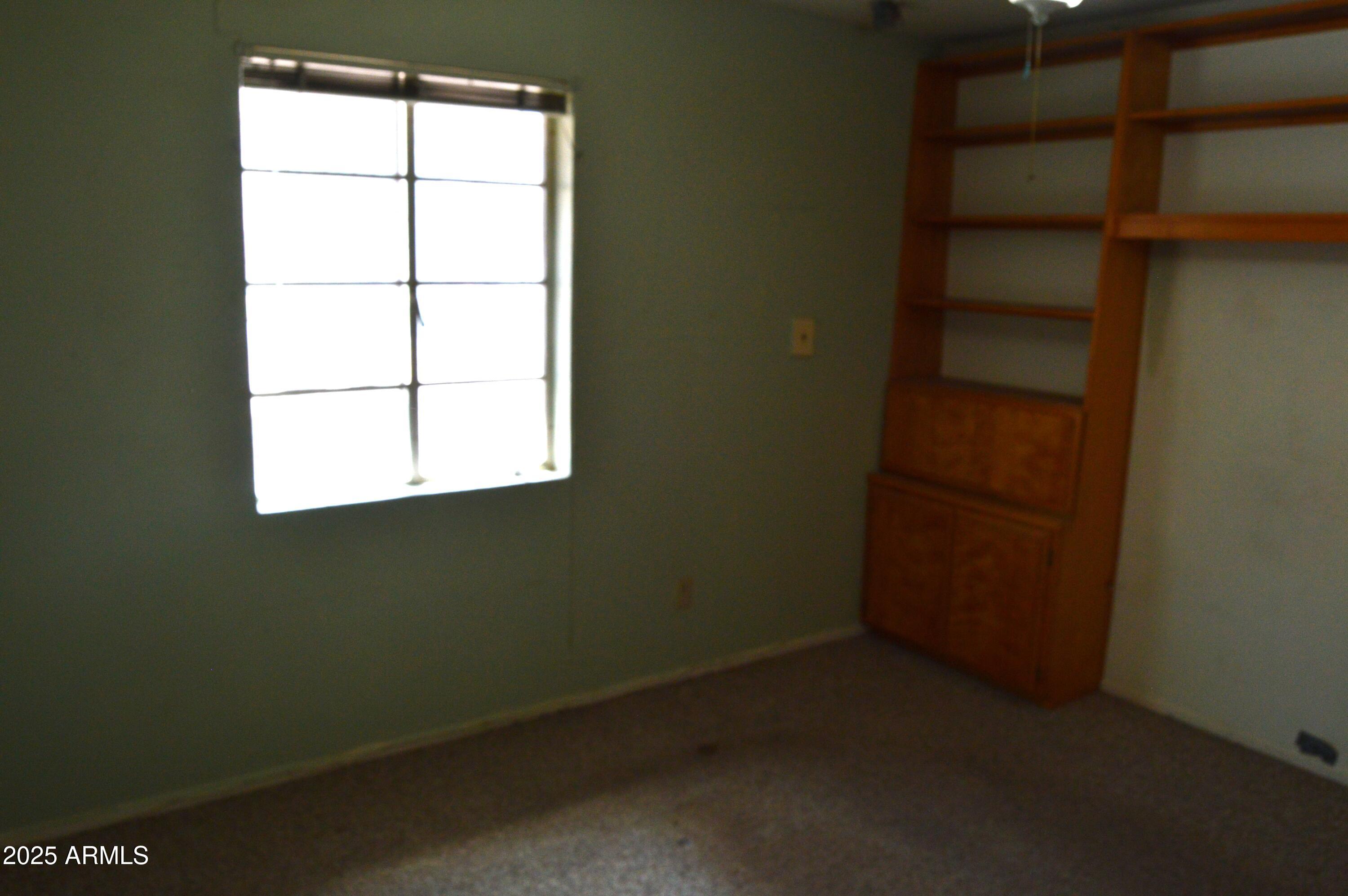 1528 E MISSION Lane