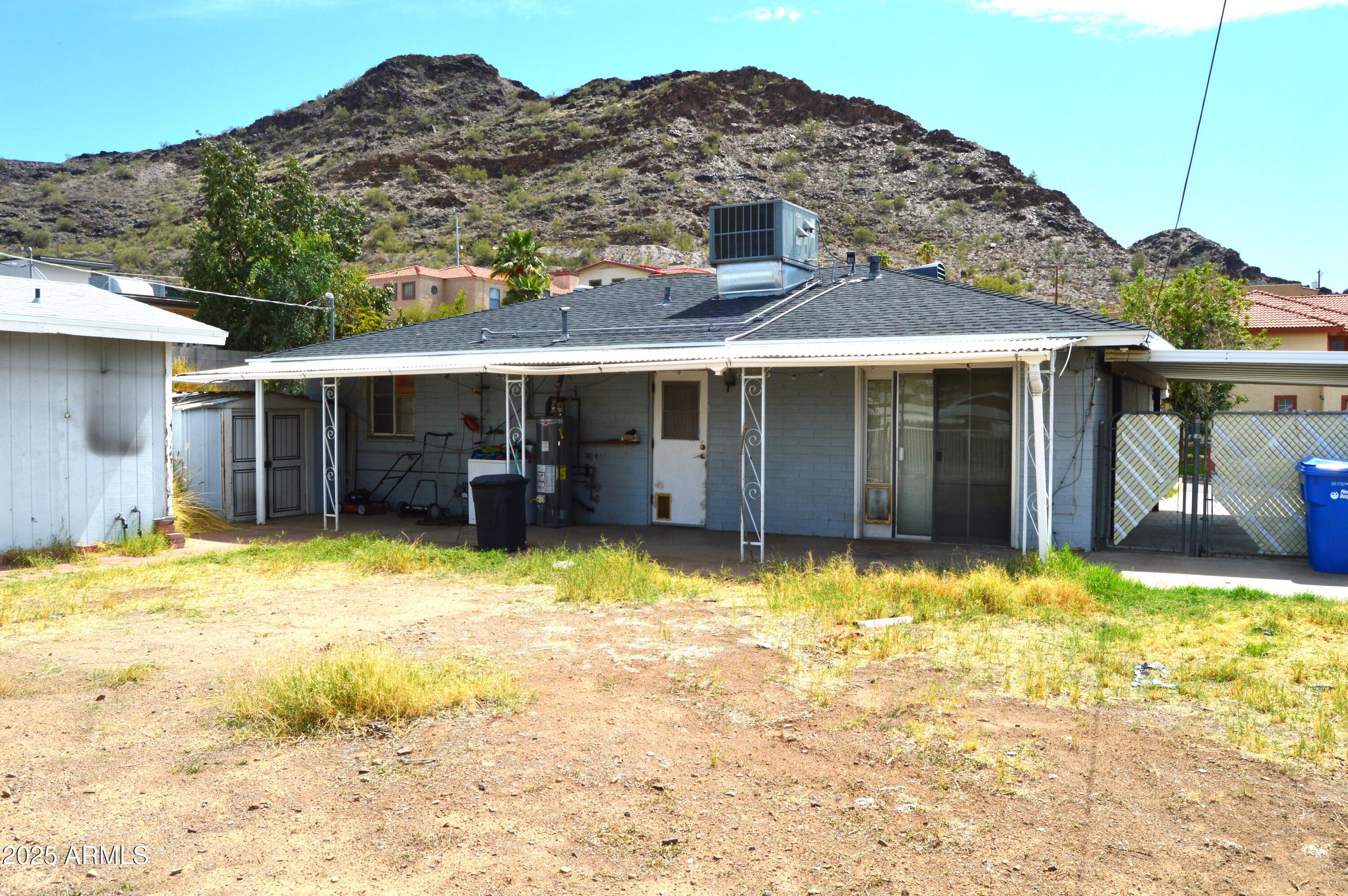 1528 E MISSION Lane