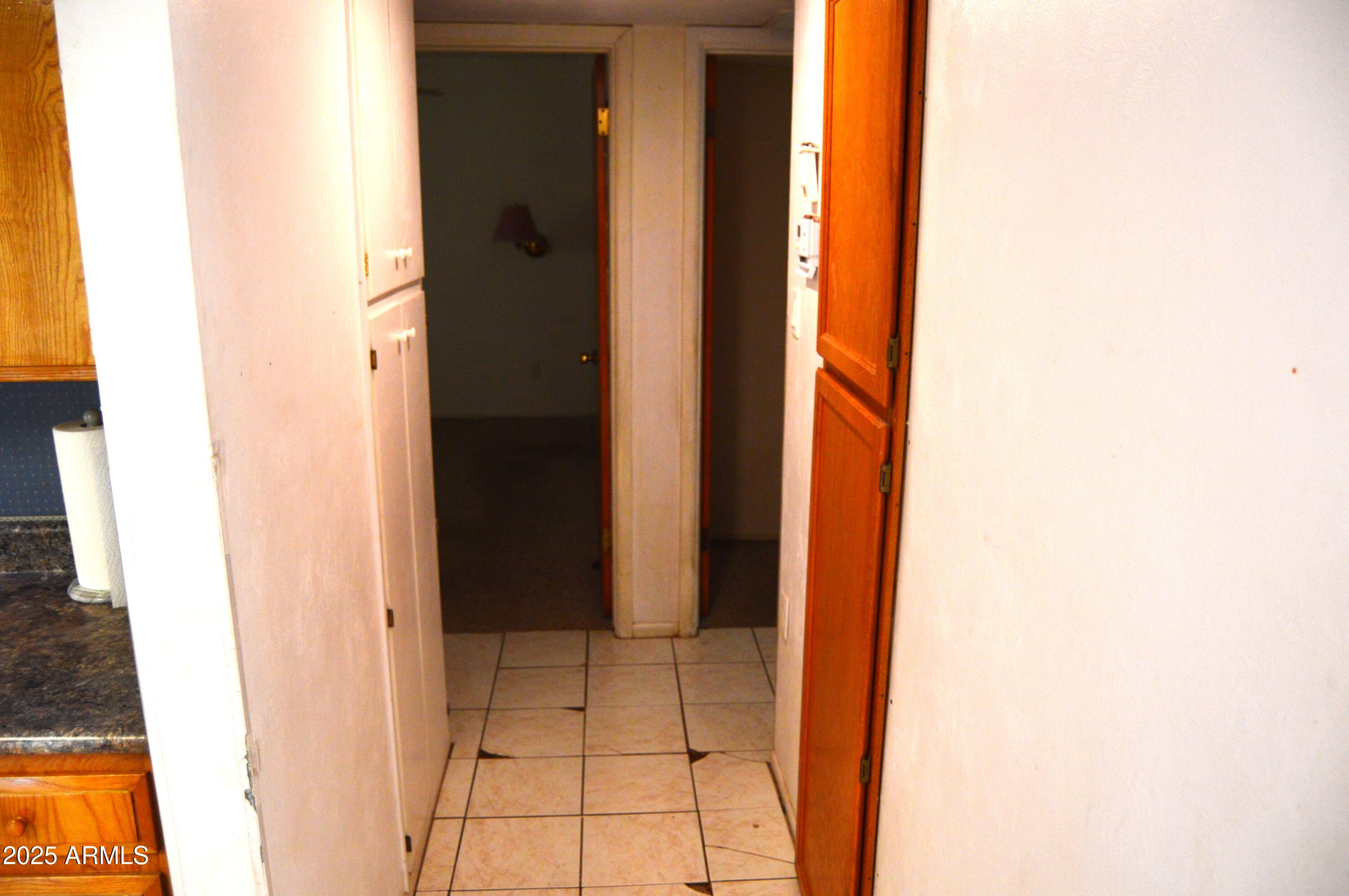 1528 E MISSION Lane