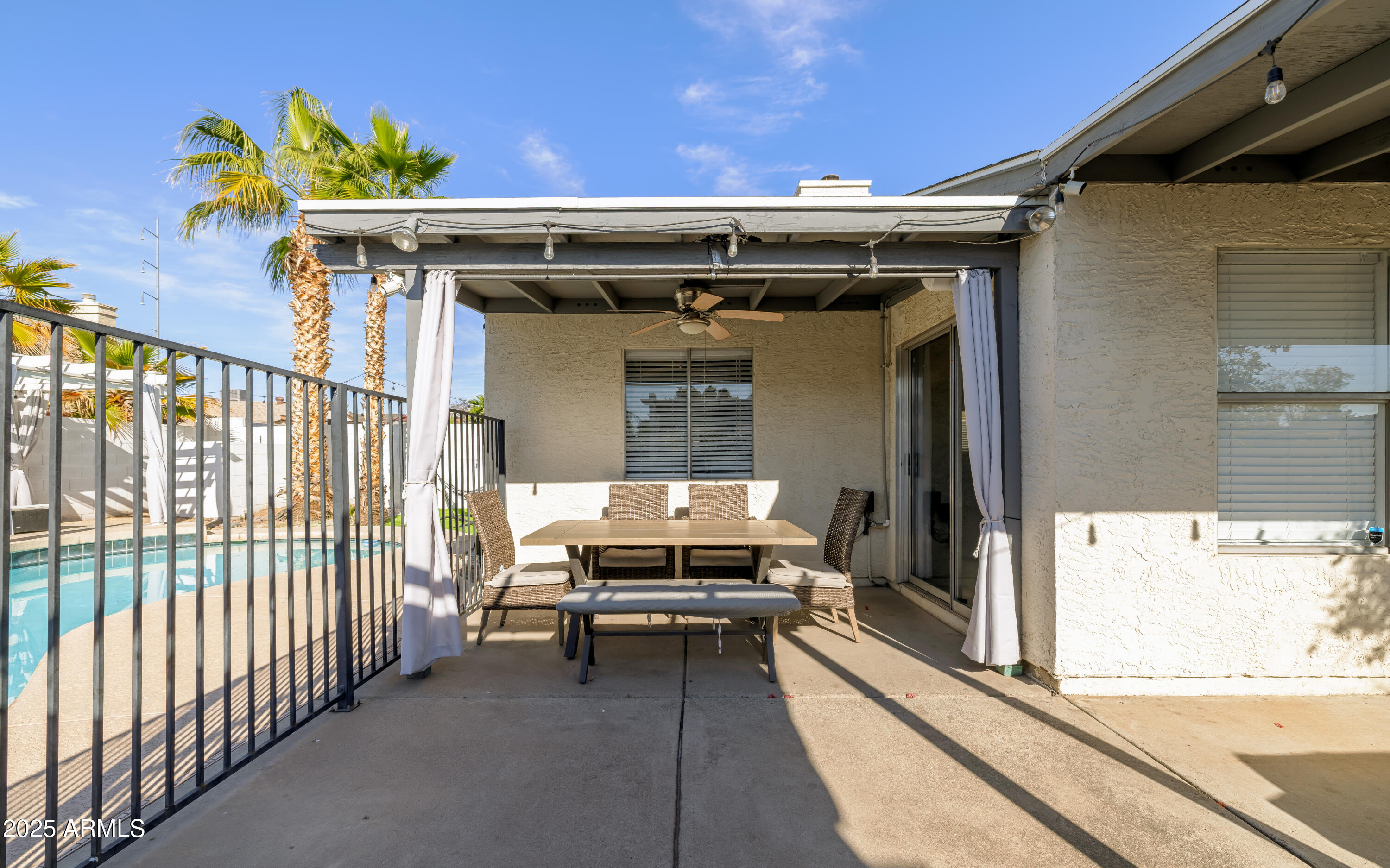 1102 E WAHALLA Lane