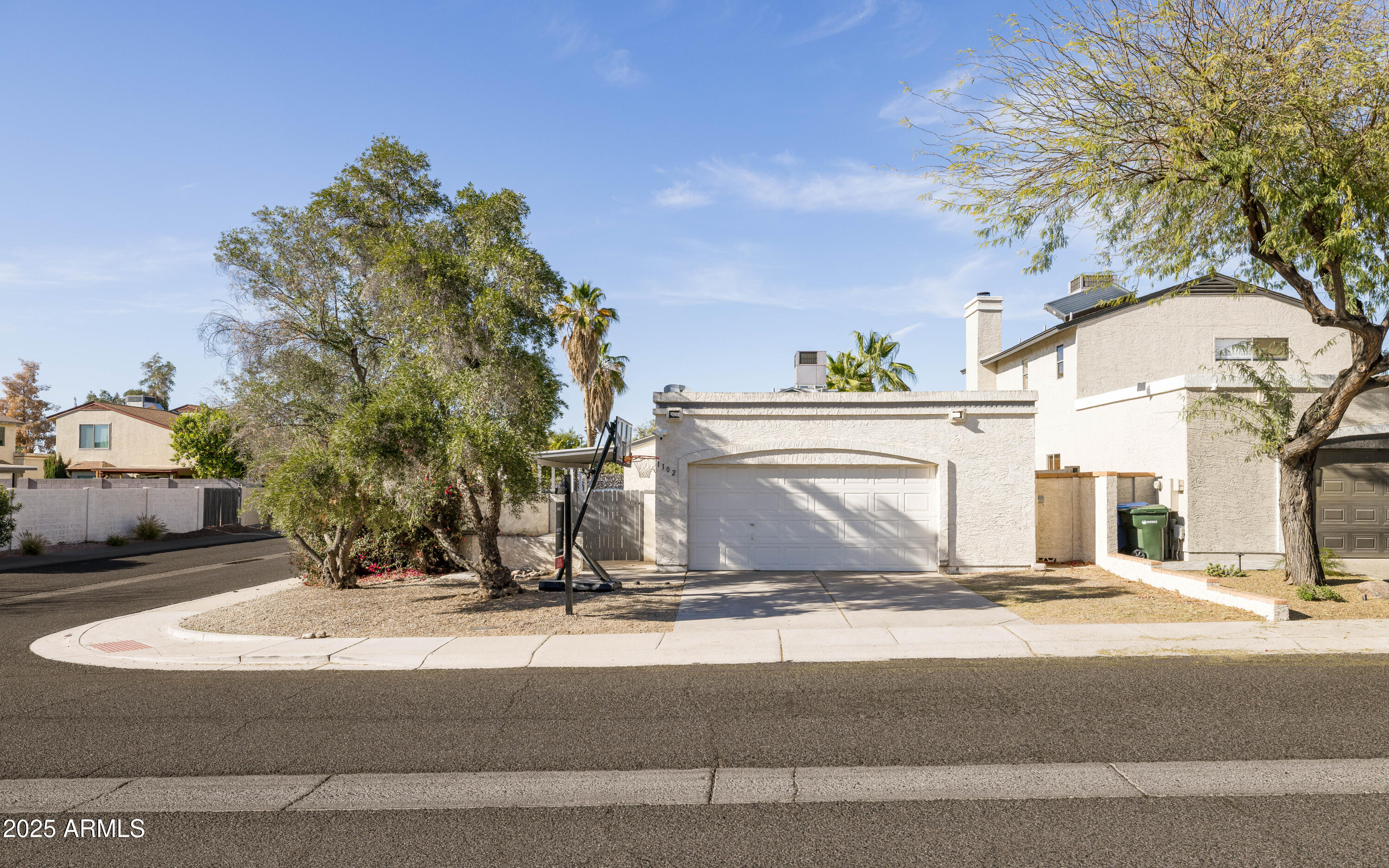 1102 E WAHALLA Lane