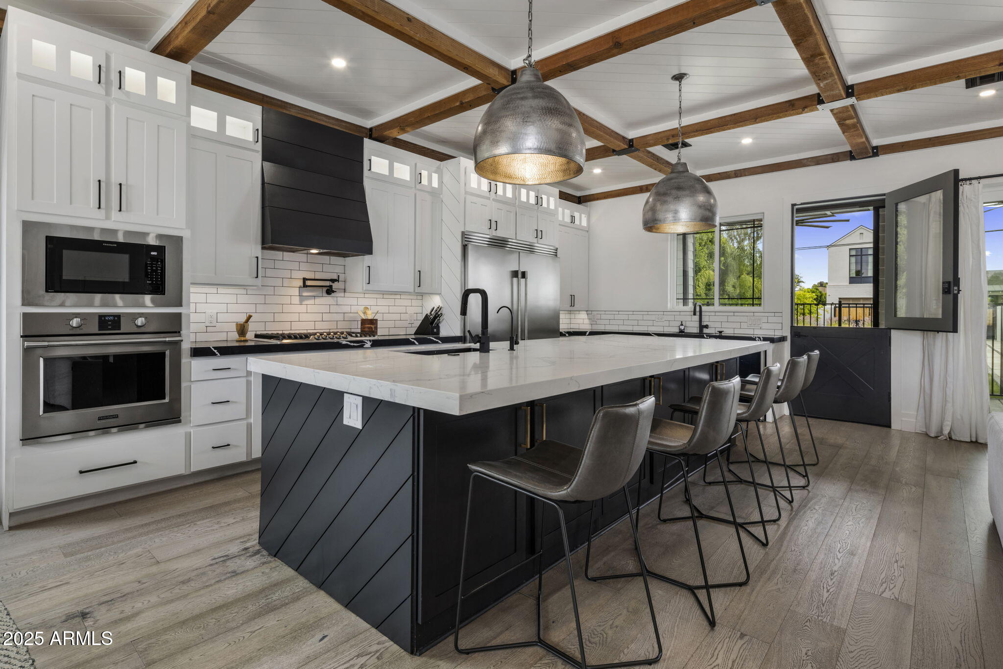 3322 N Valencia Lane