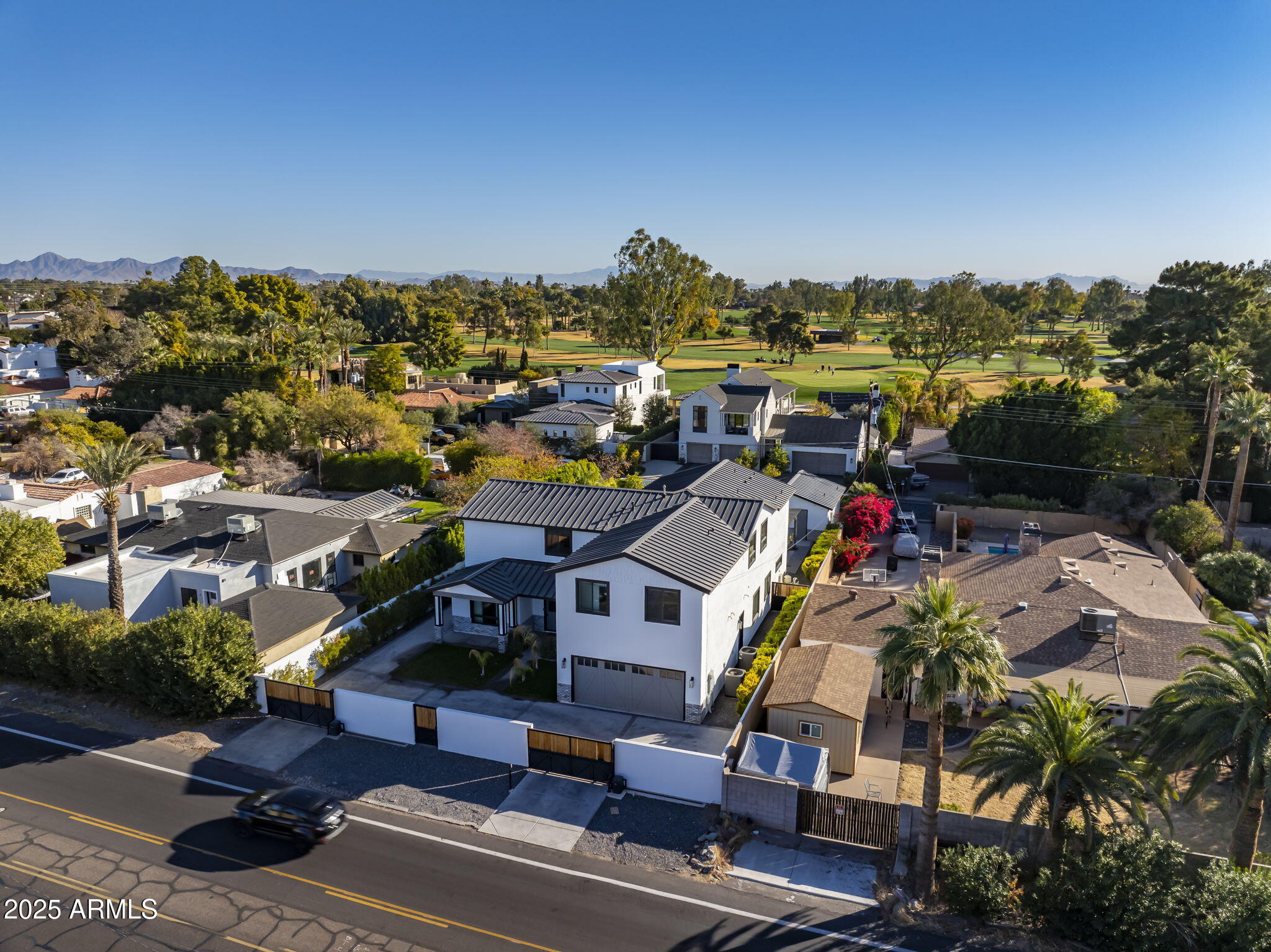 3322 N Valencia Lane