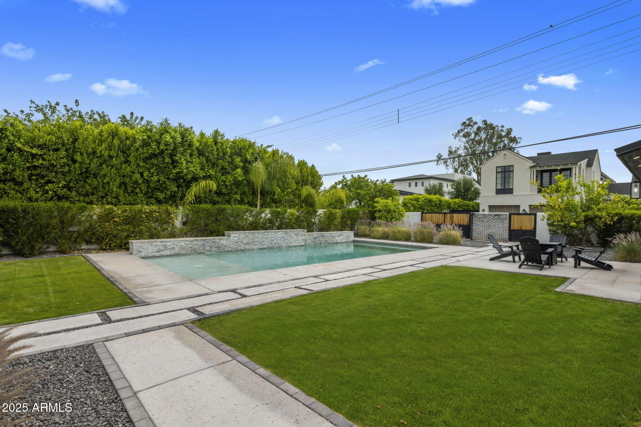 3322 N Valencia Lane