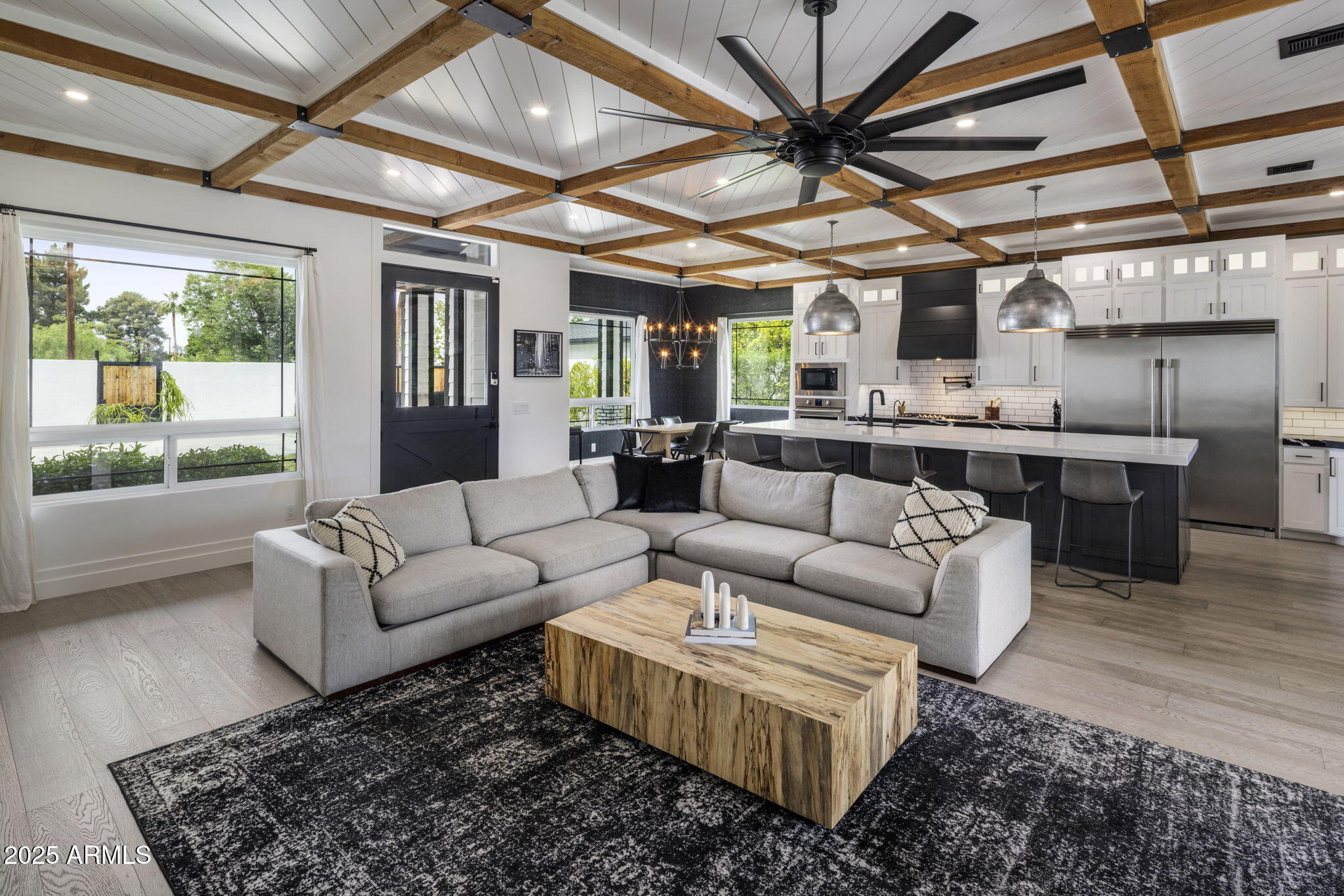 3322 N Valencia Lane