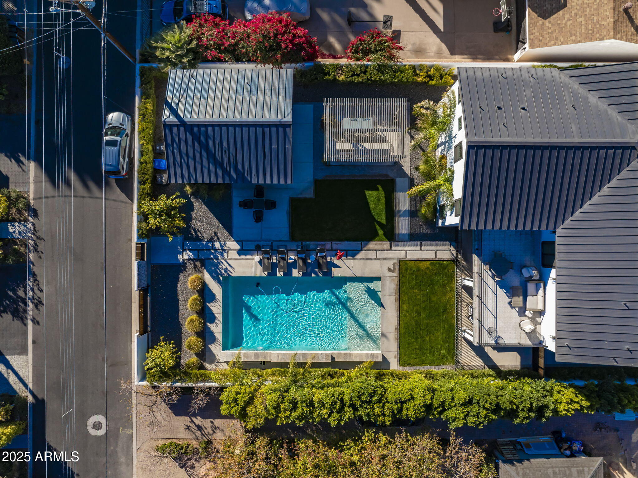 3322 N Valencia Lane