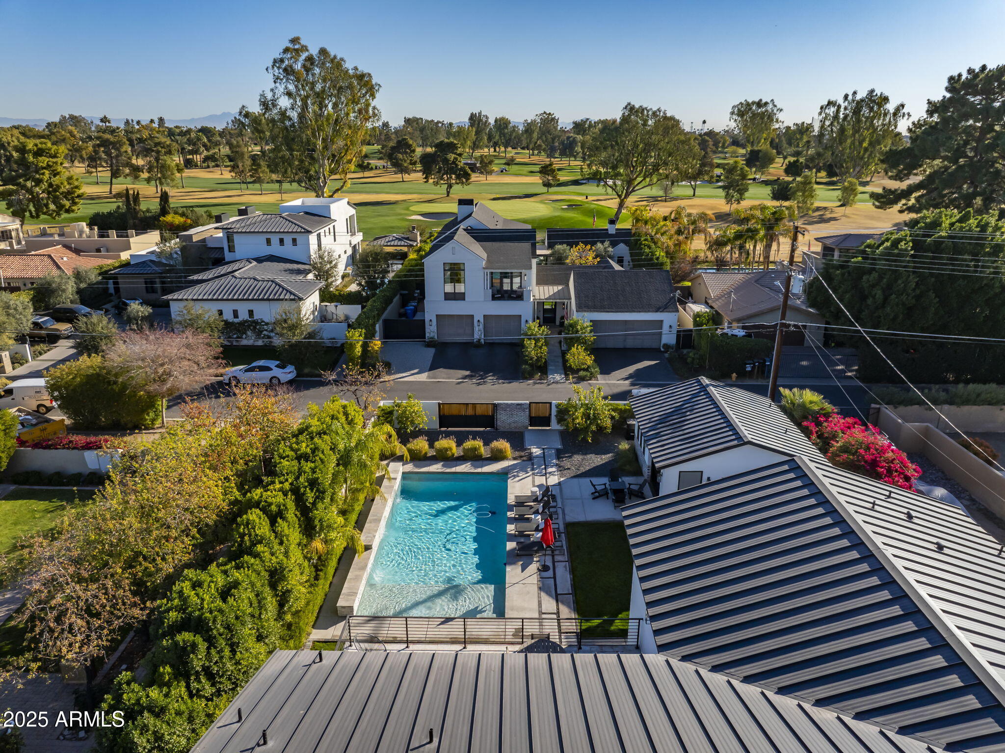 3322 N Valencia Lane