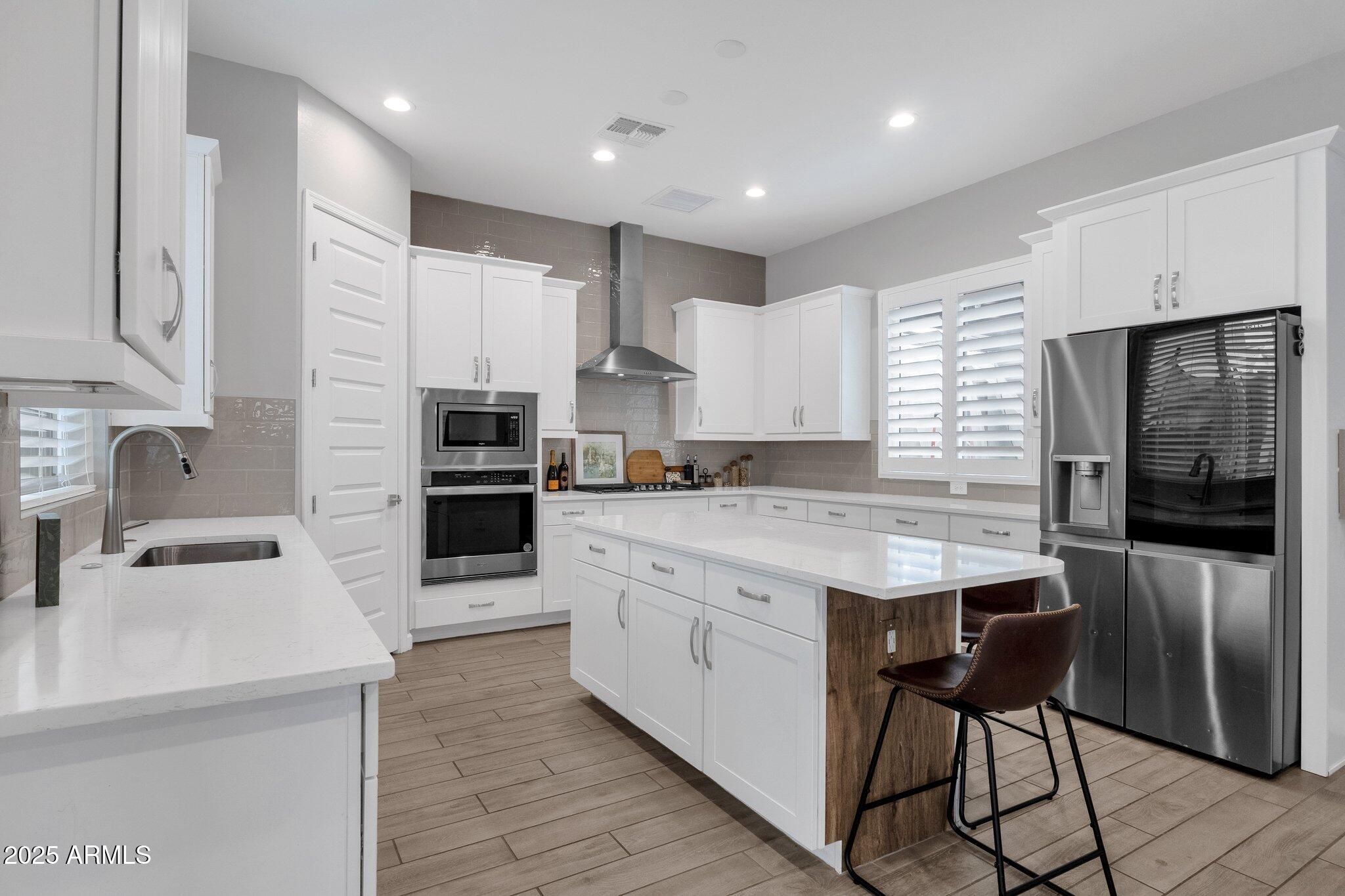 4864 E MURIEL Drive