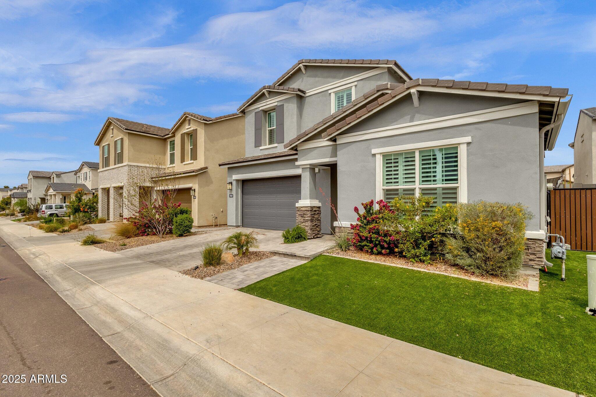 4864 E MURIEL Drive