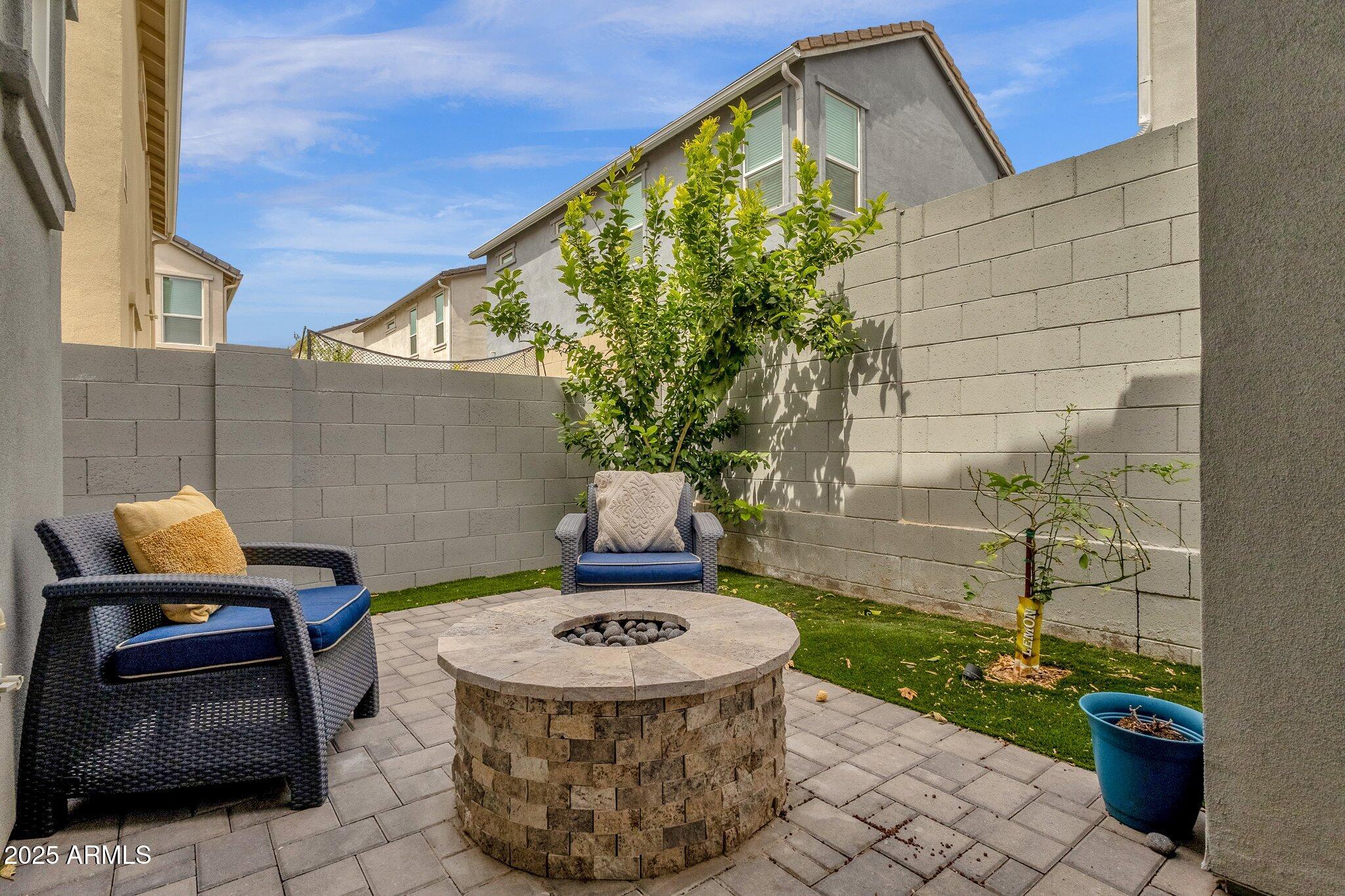 4864 E MURIEL Drive