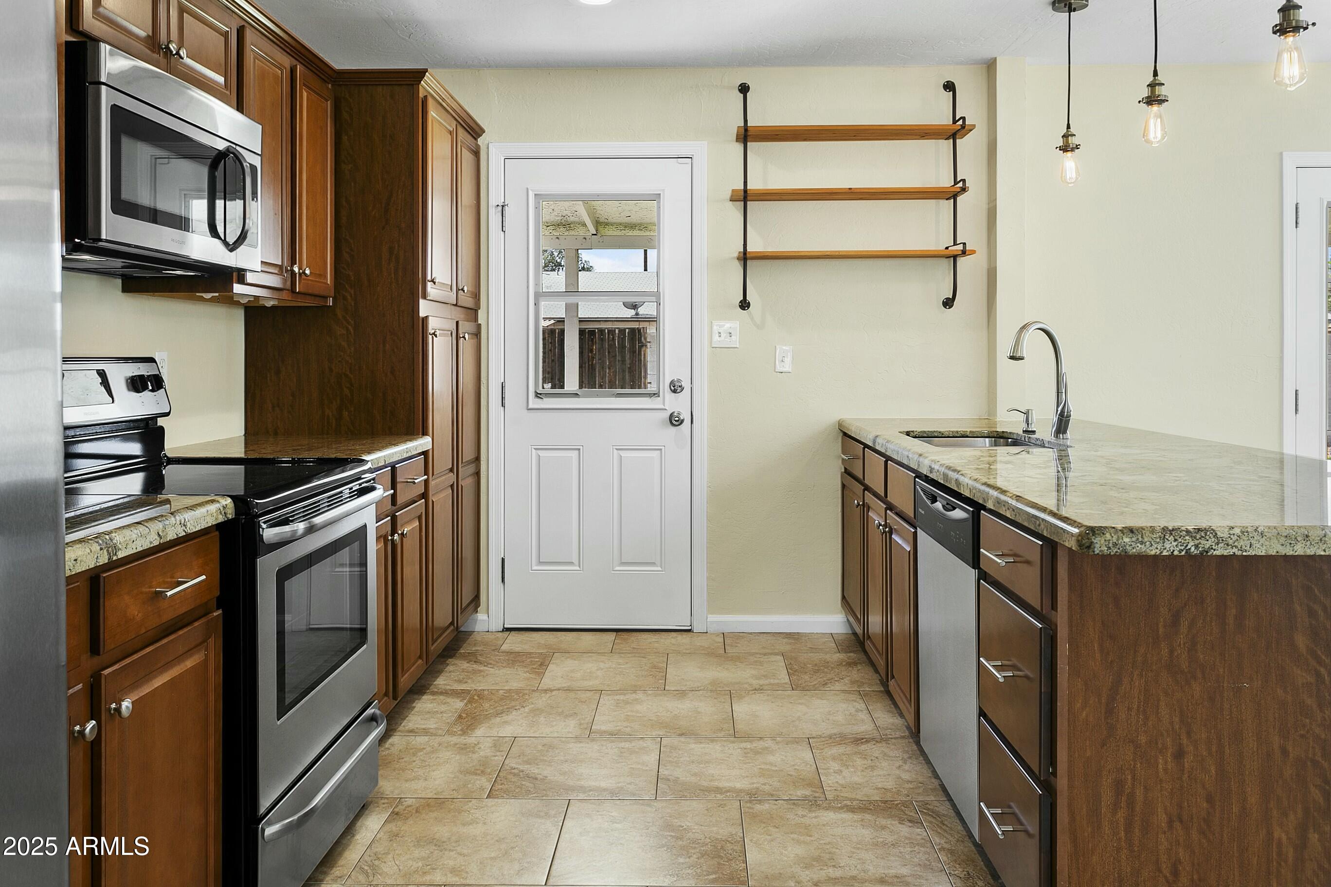 23 W FAIRMONT Drive