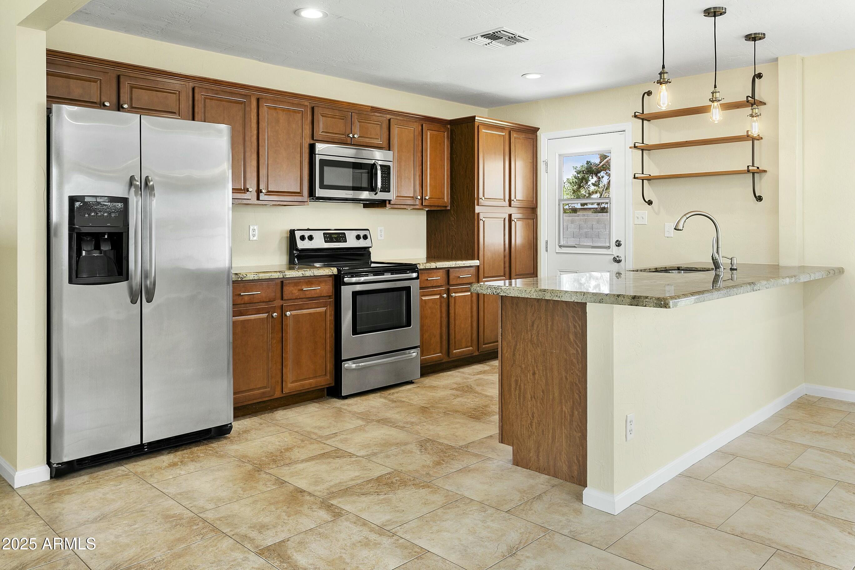 23 W FAIRMONT Drive