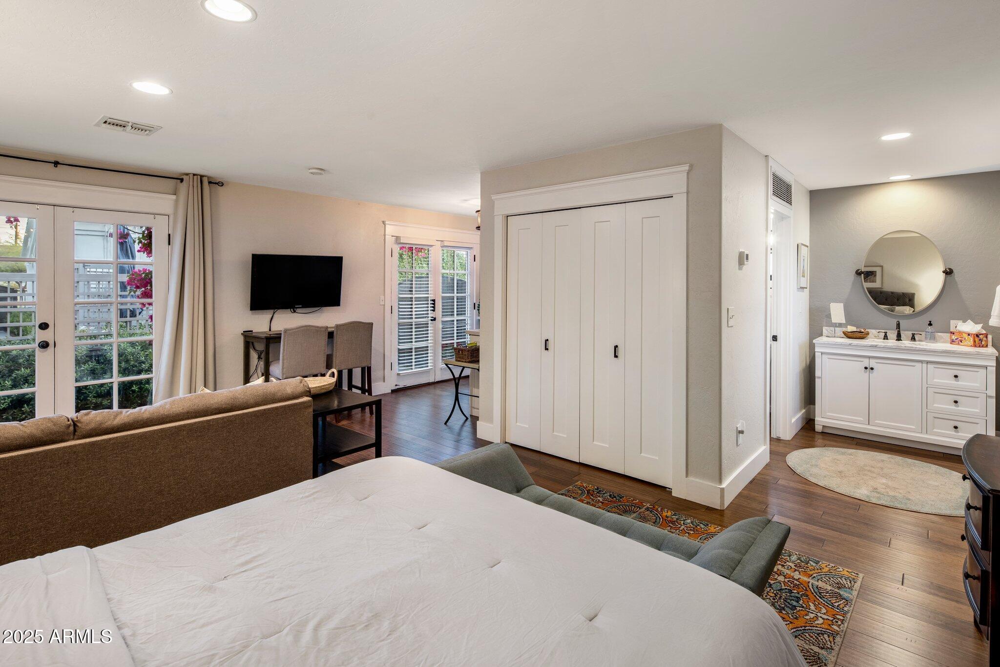 58 W WILSHIRE Drive