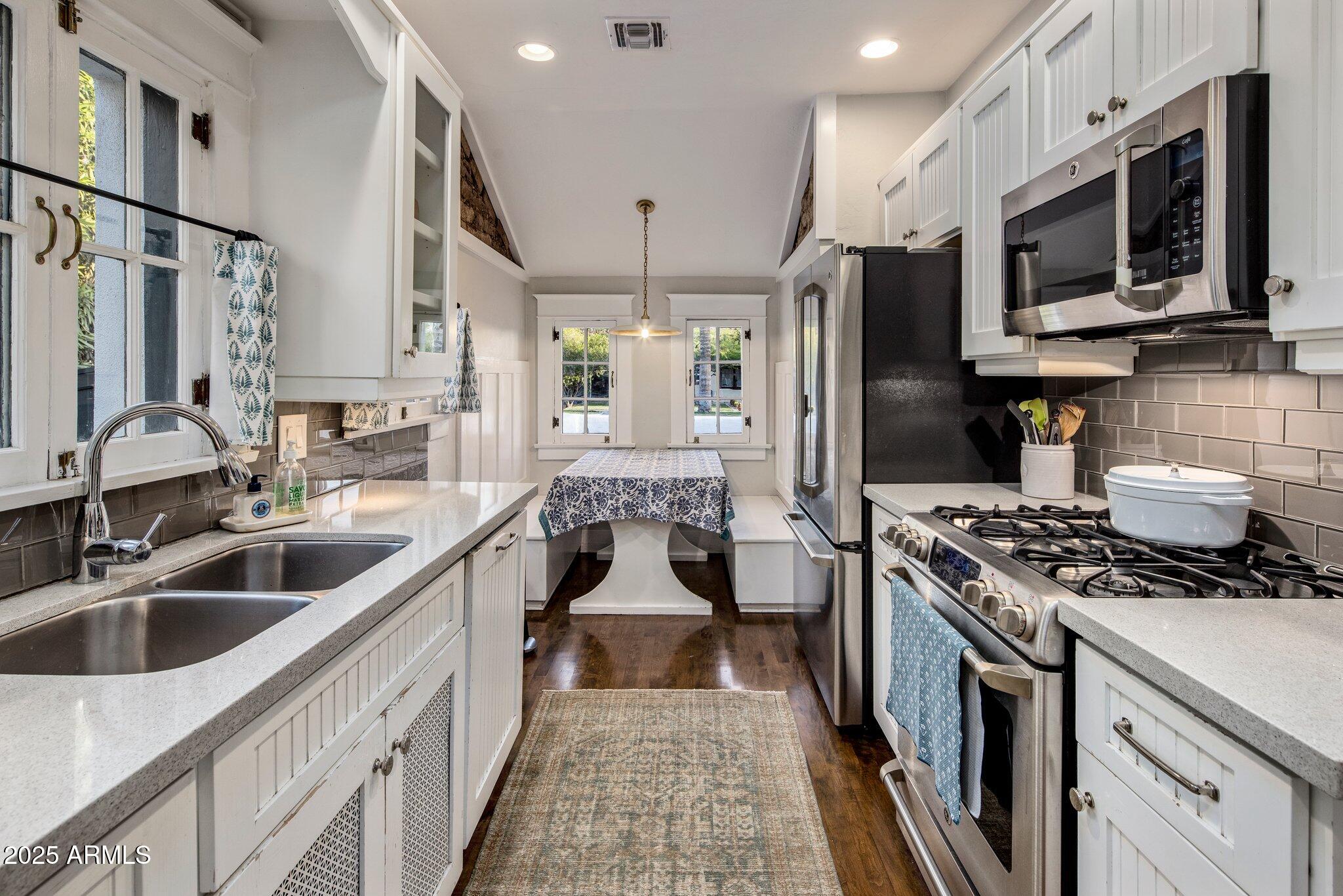 58 W WILSHIRE Drive