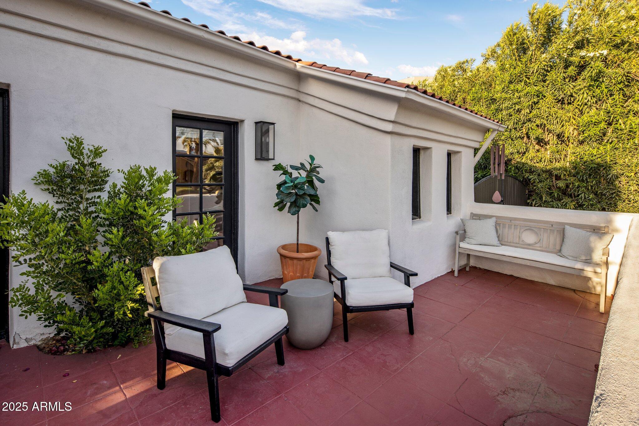 58 W WILSHIRE Drive