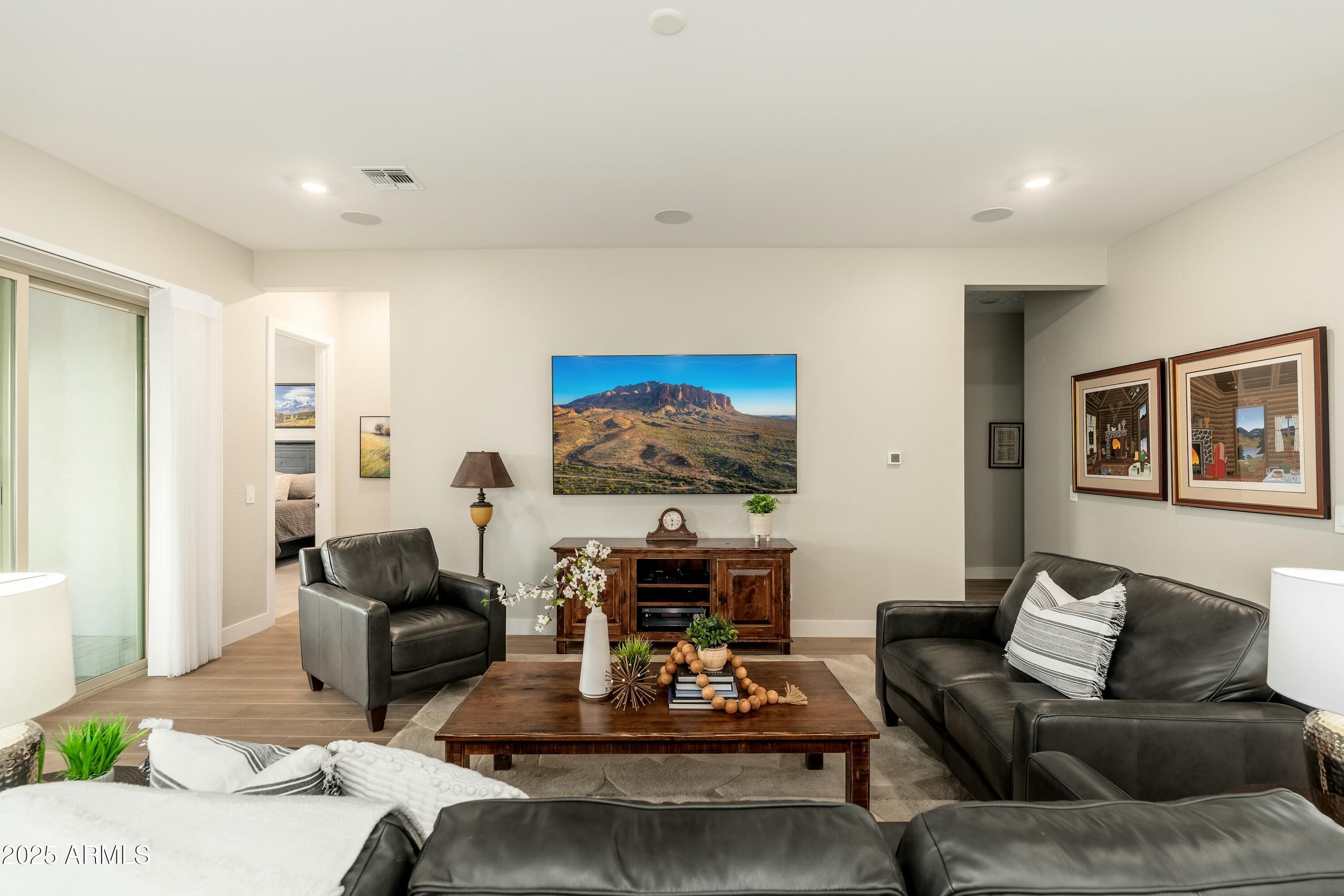 1290 E LODGEPOLE Court