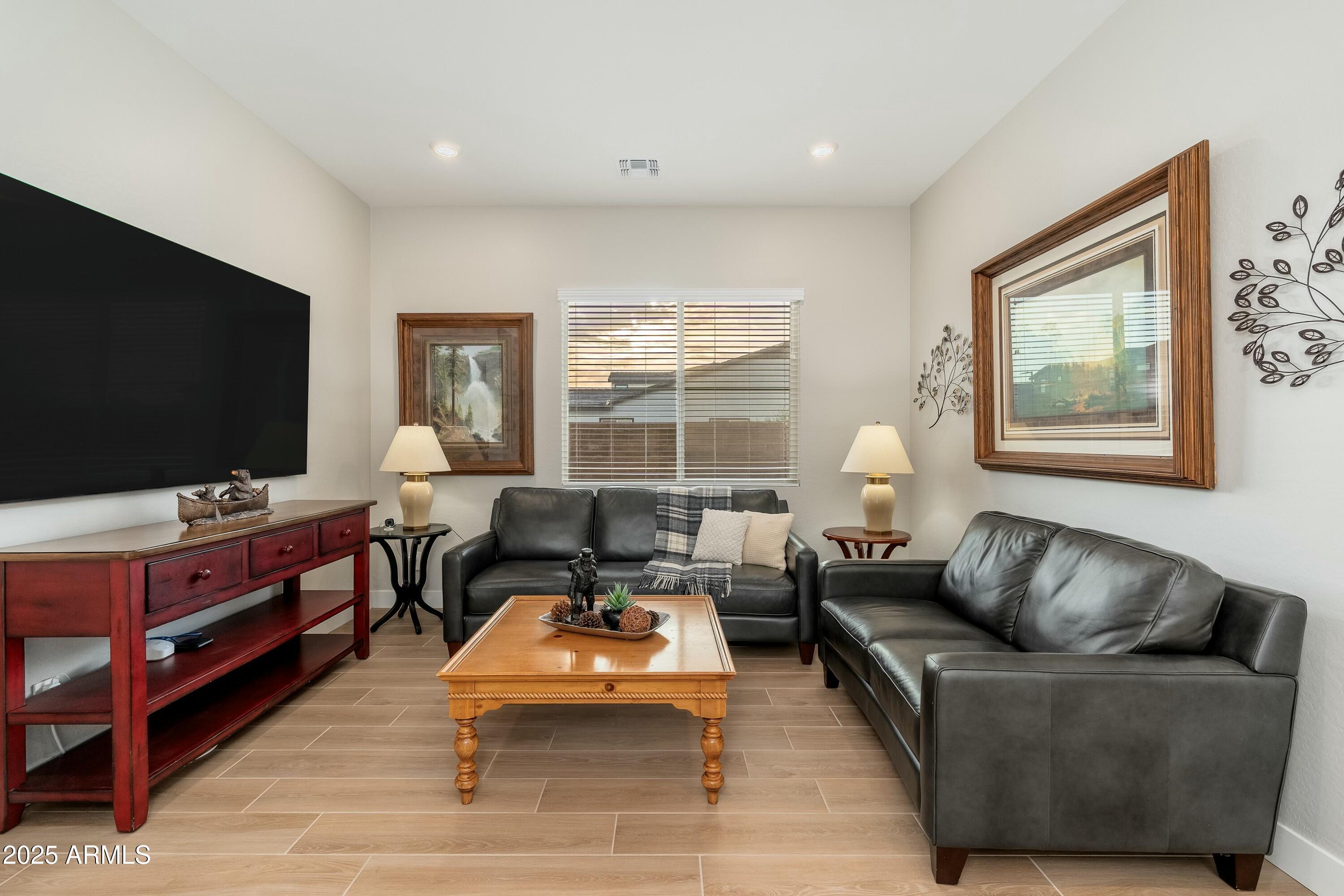 1290 E LODGEPOLE Court