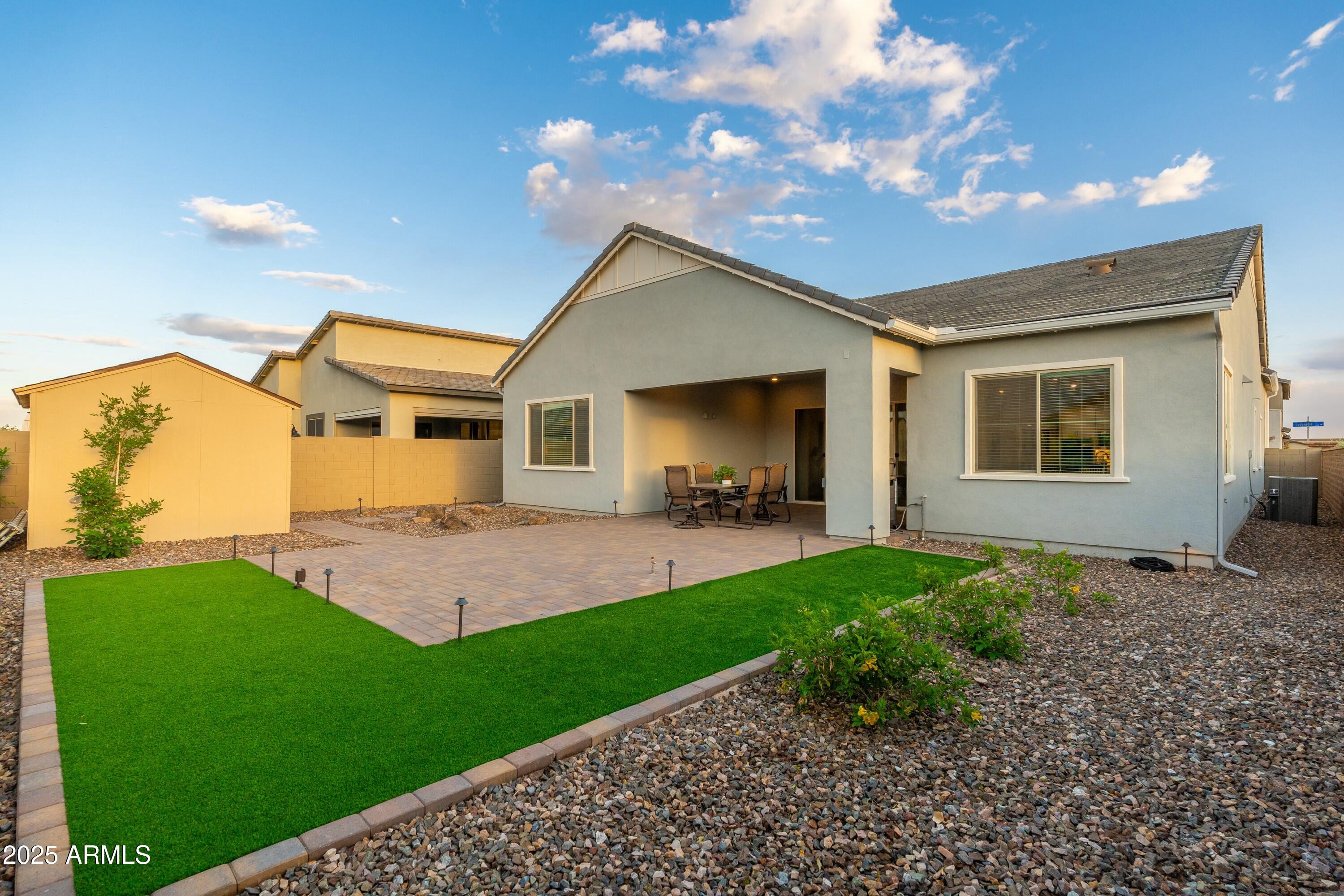 1290 E LODGEPOLE Court