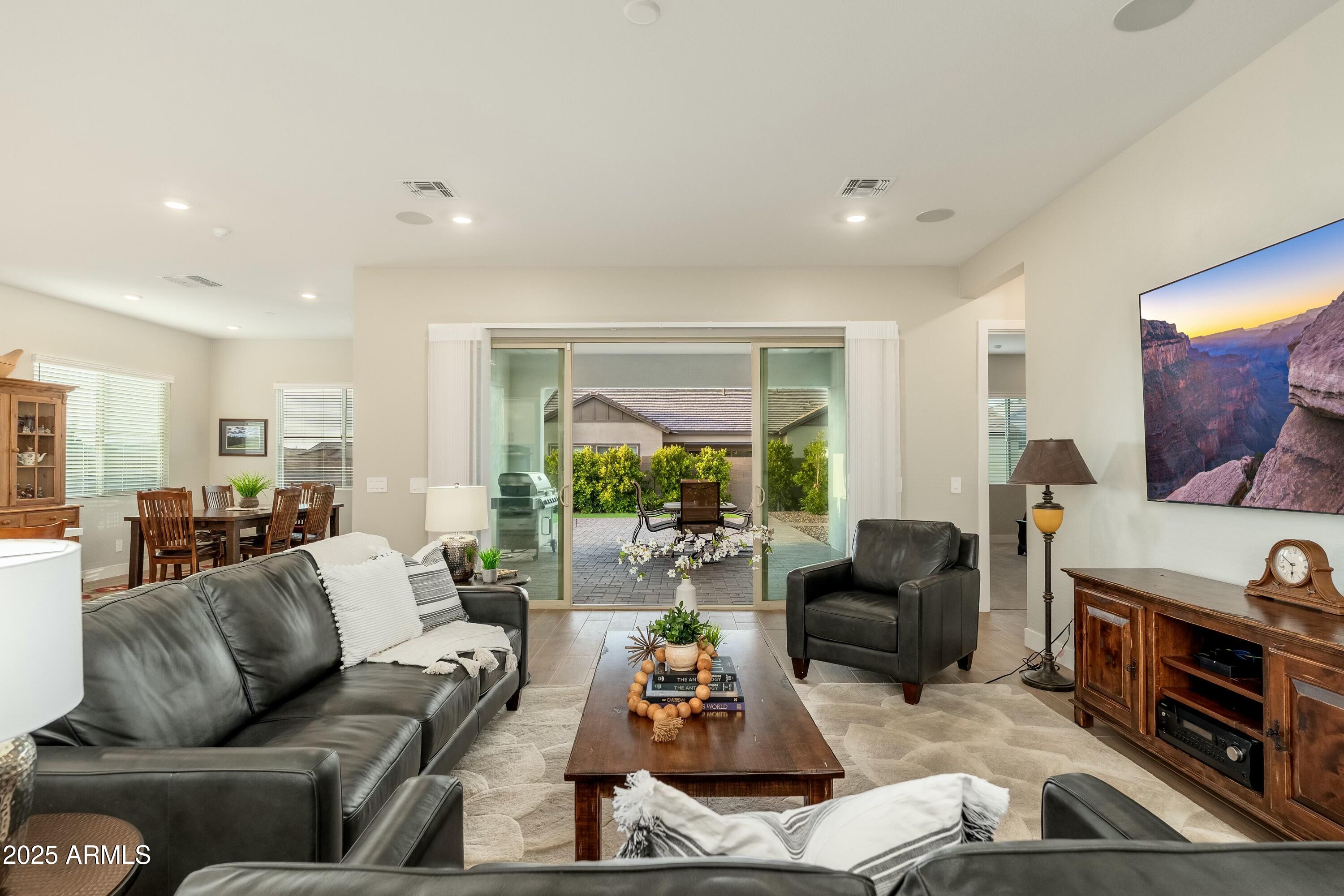 1290 E LODGEPOLE Court