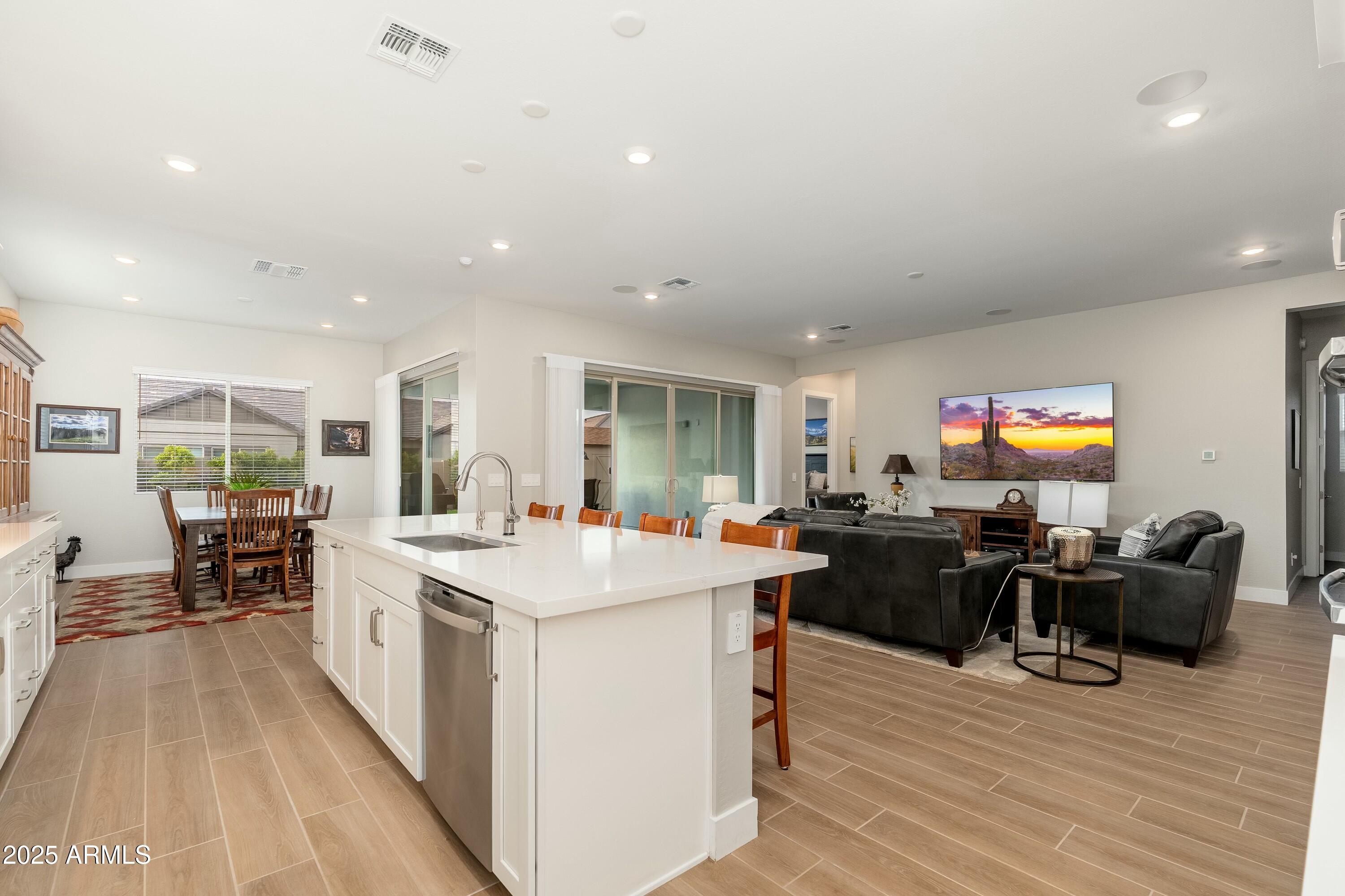 1290 E LODGEPOLE Court