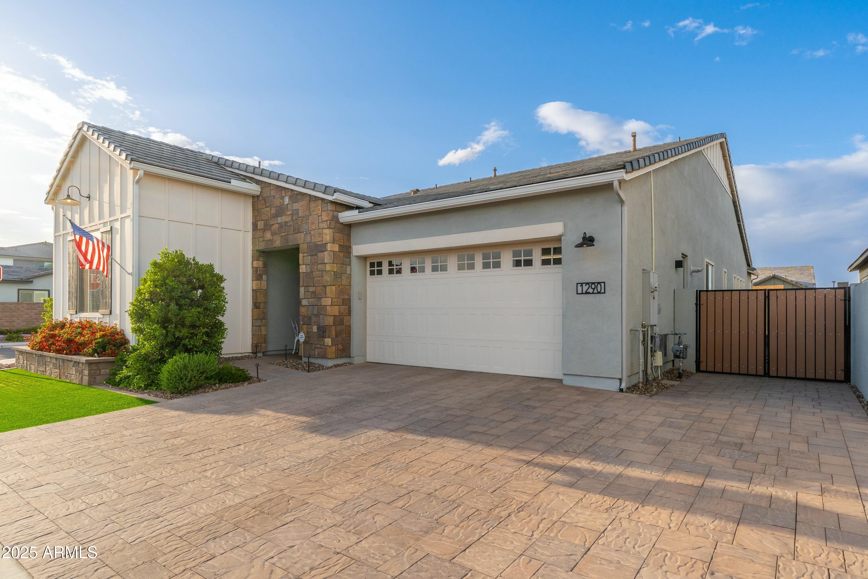 1290 E LODGEPOLE Court