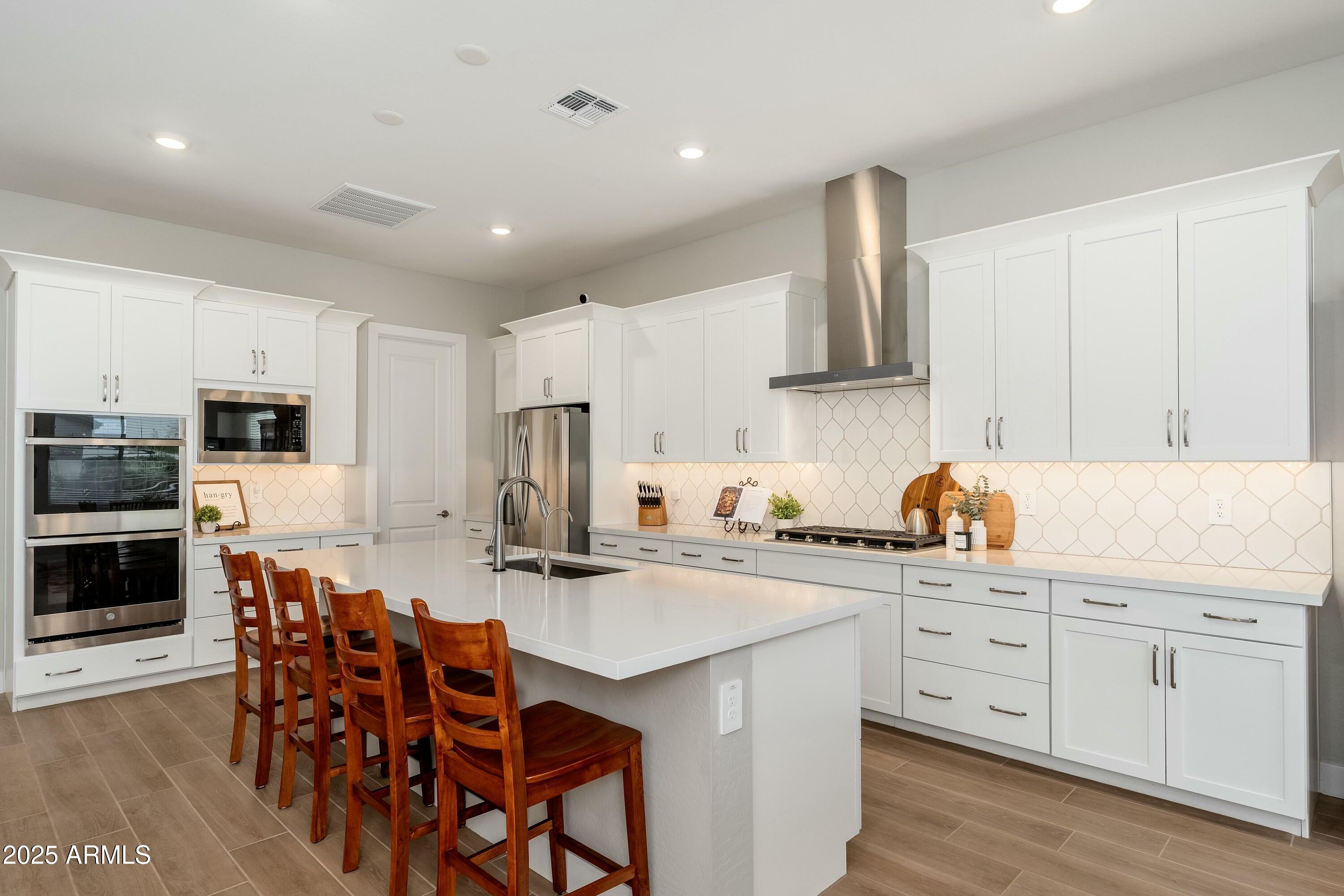 1290 E LODGEPOLE Court