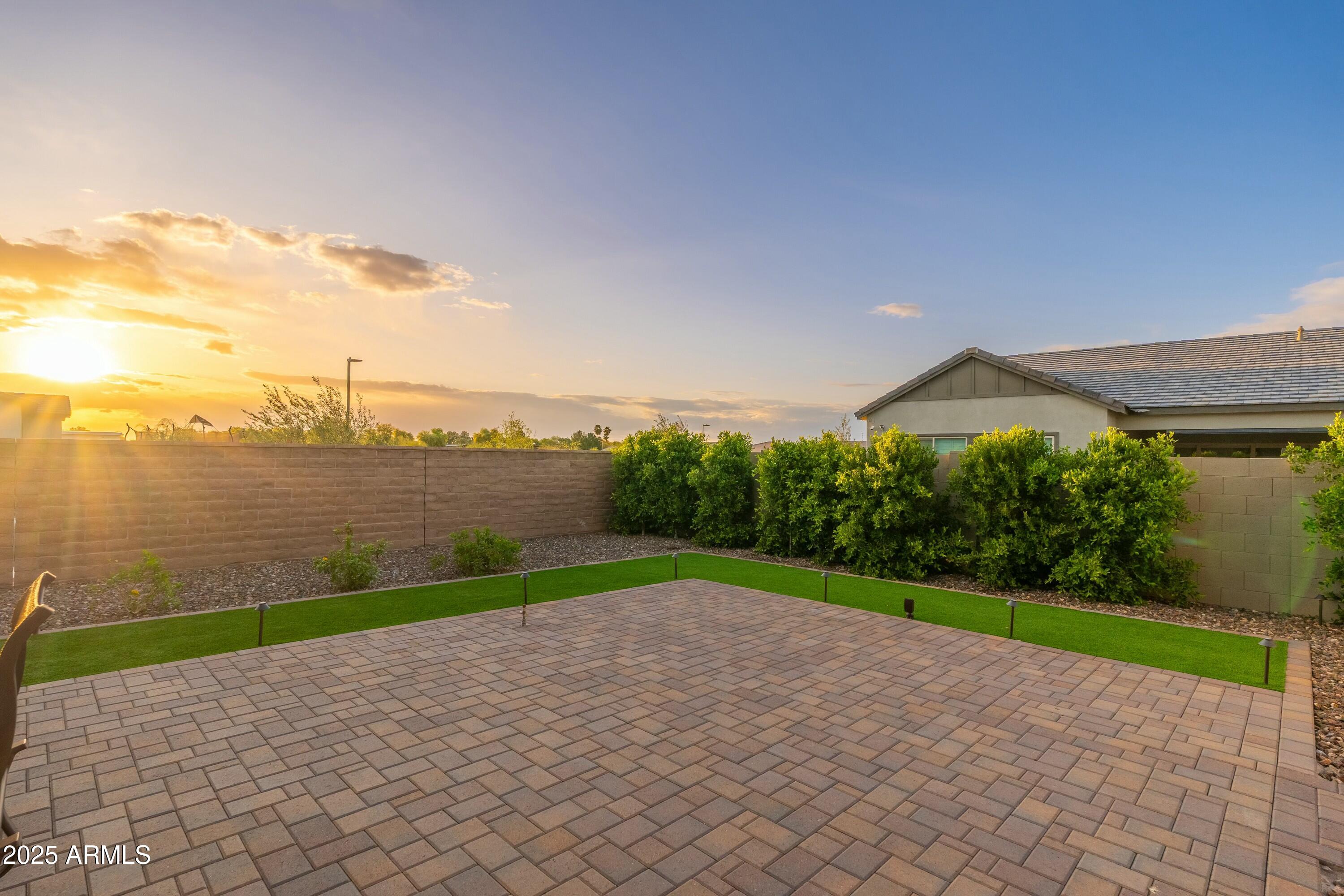 1290 E LODGEPOLE Court