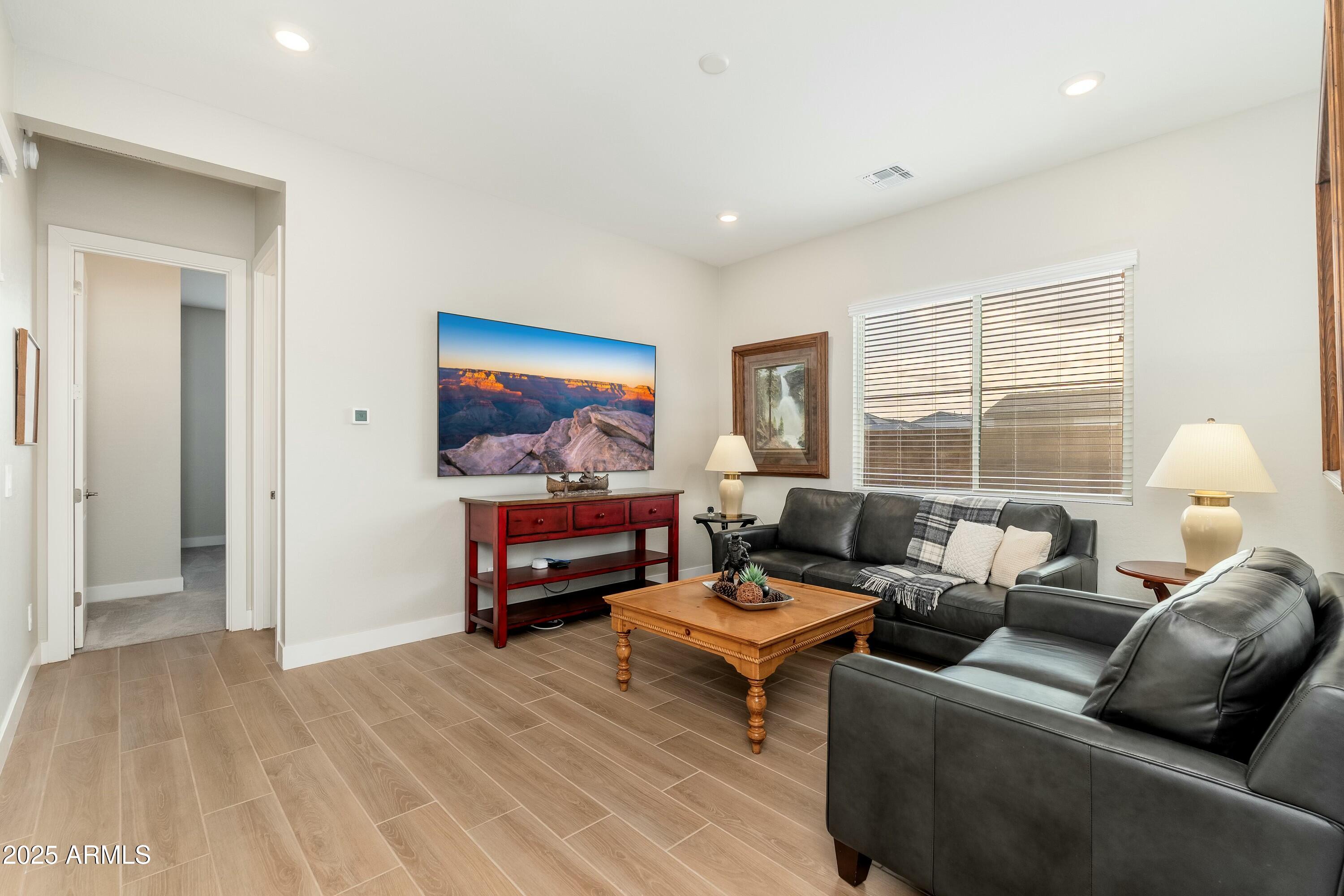1290 E LODGEPOLE Court