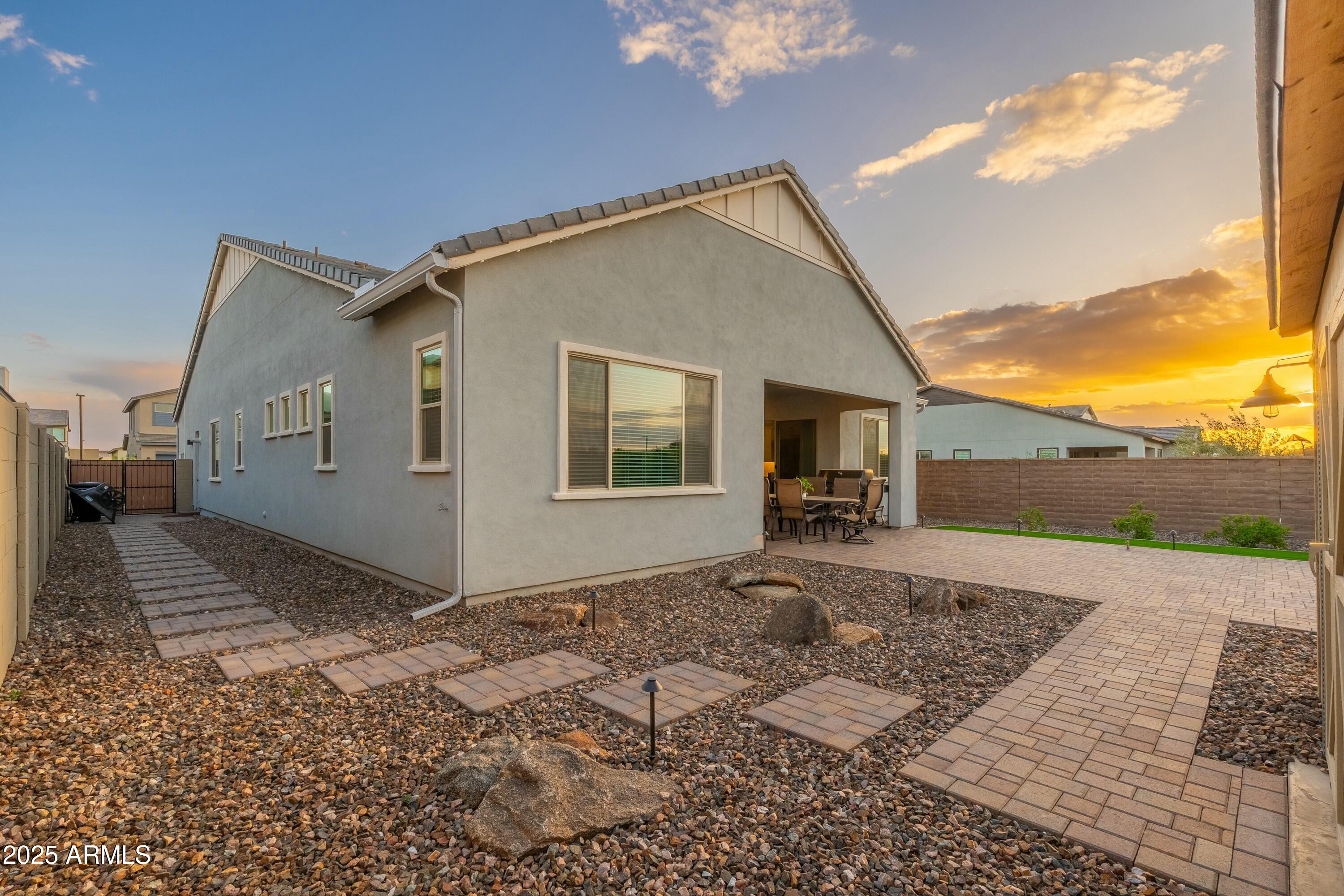 1290 E LODGEPOLE Court