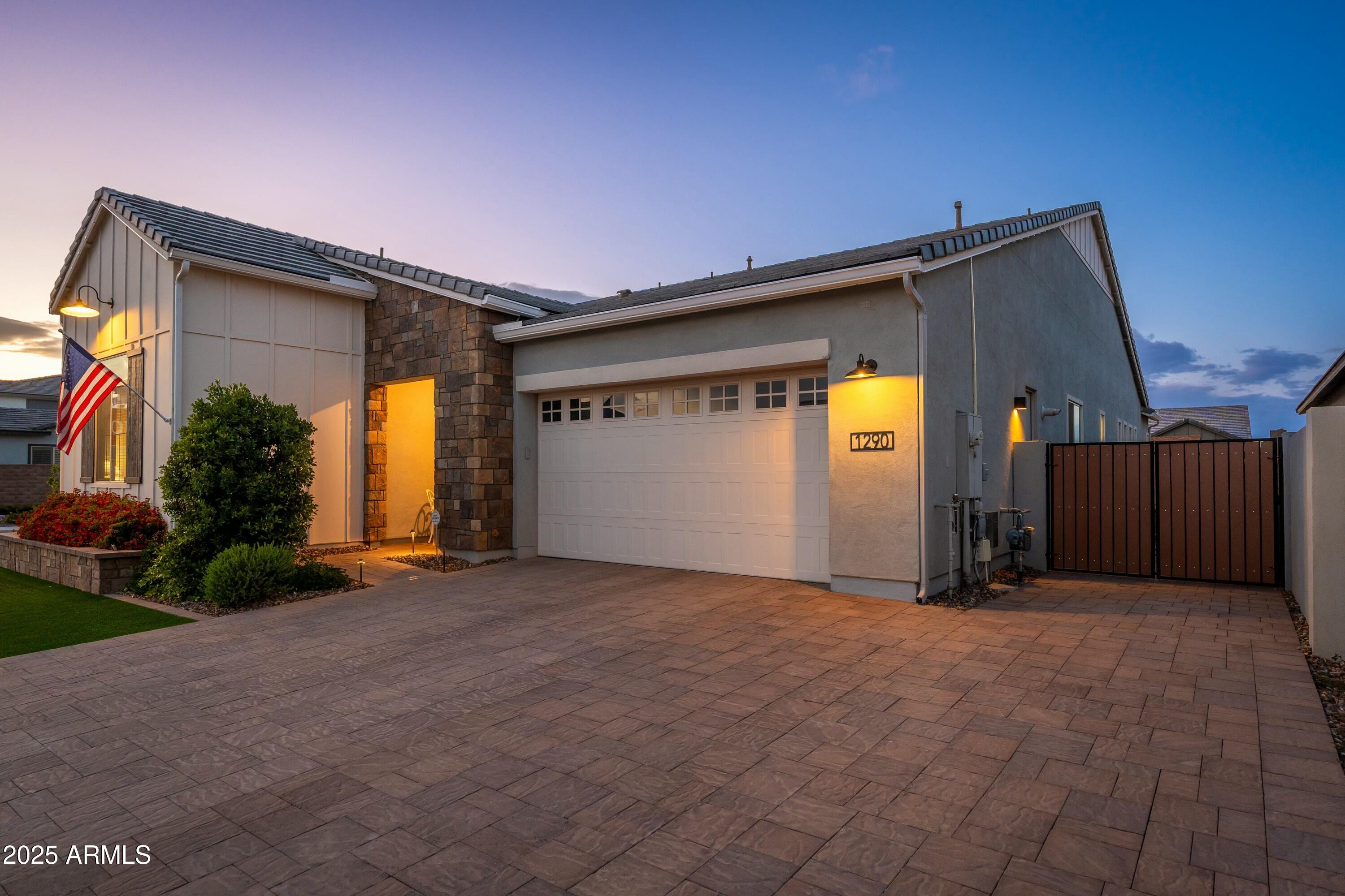 1290 E LODGEPOLE Court