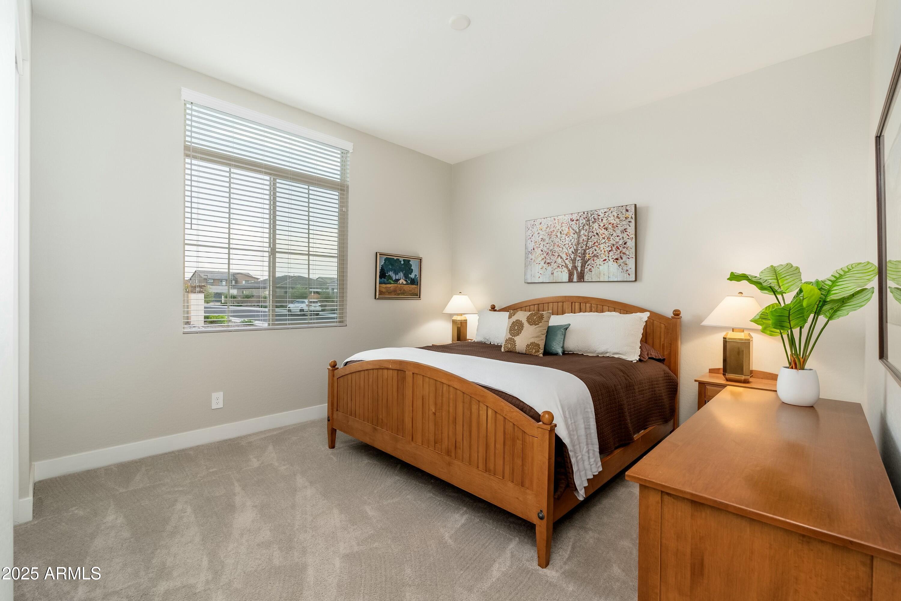 1290 E LODGEPOLE Court