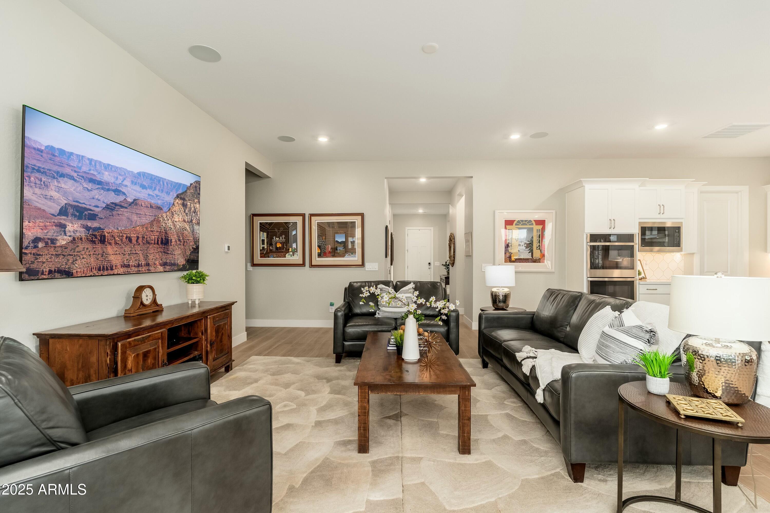 1290 E LODGEPOLE Court
