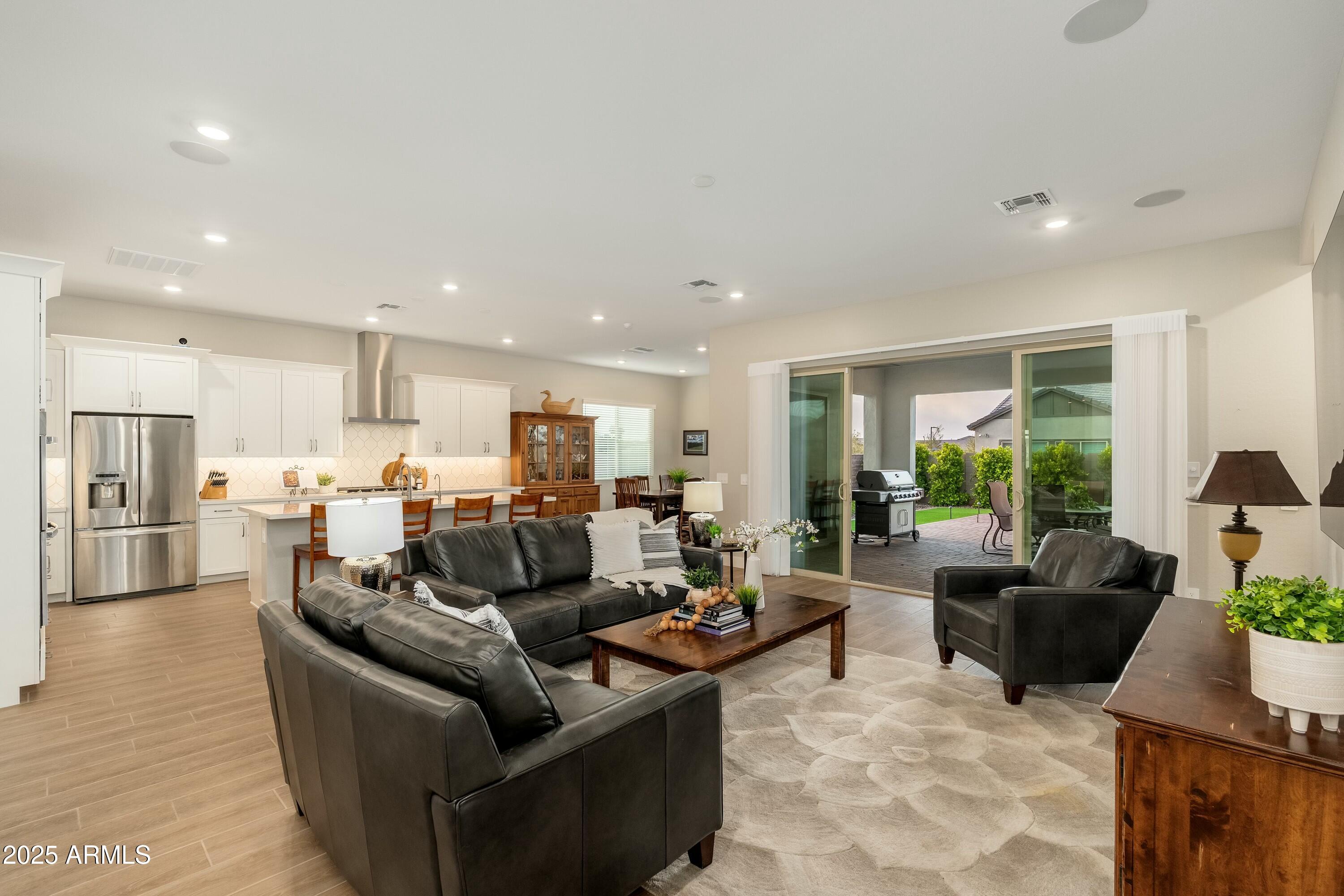 1290 E LODGEPOLE Court