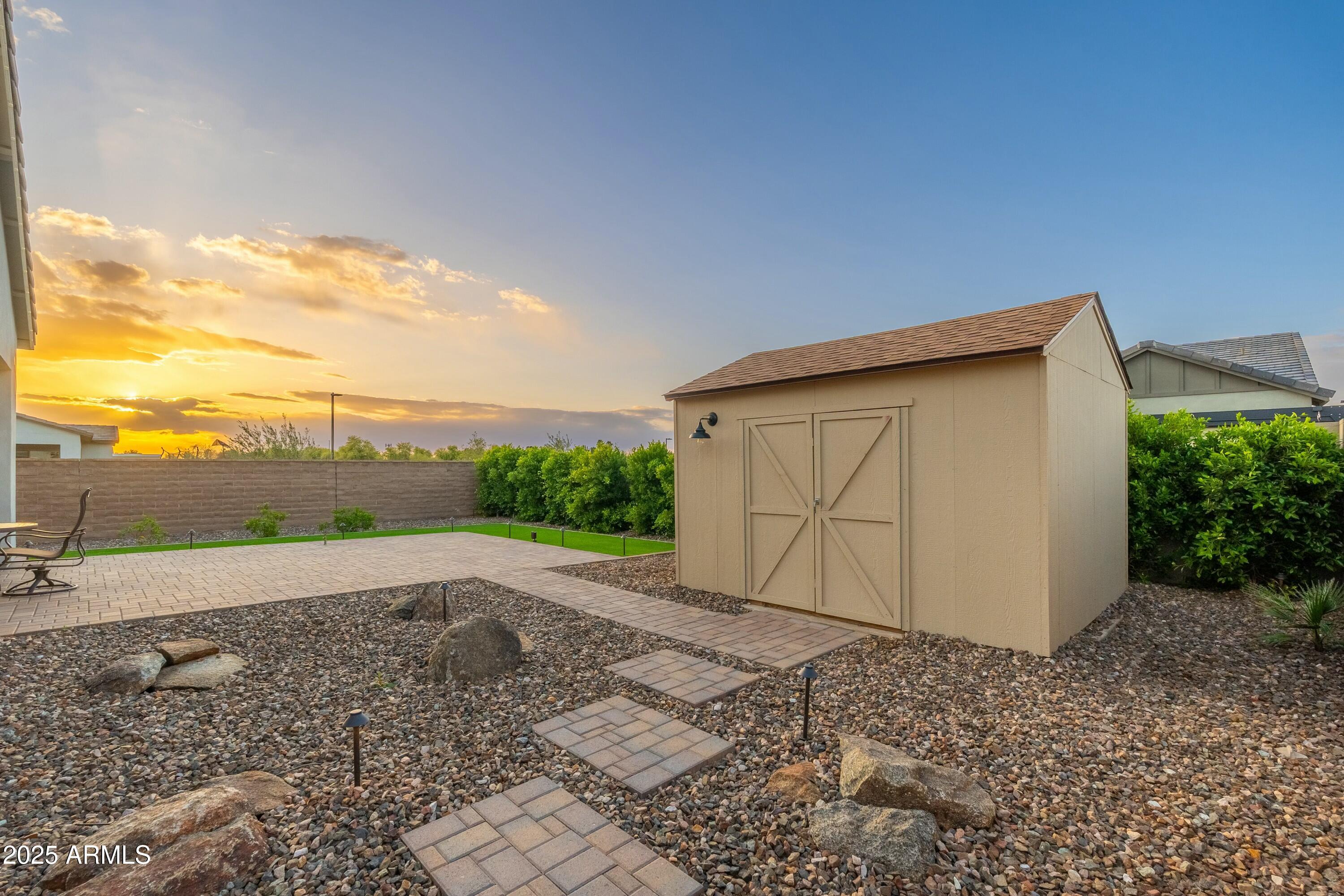 1290 E LODGEPOLE Court