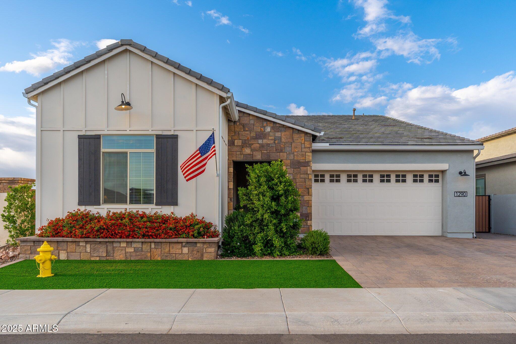 1290 E LODGEPOLE Court