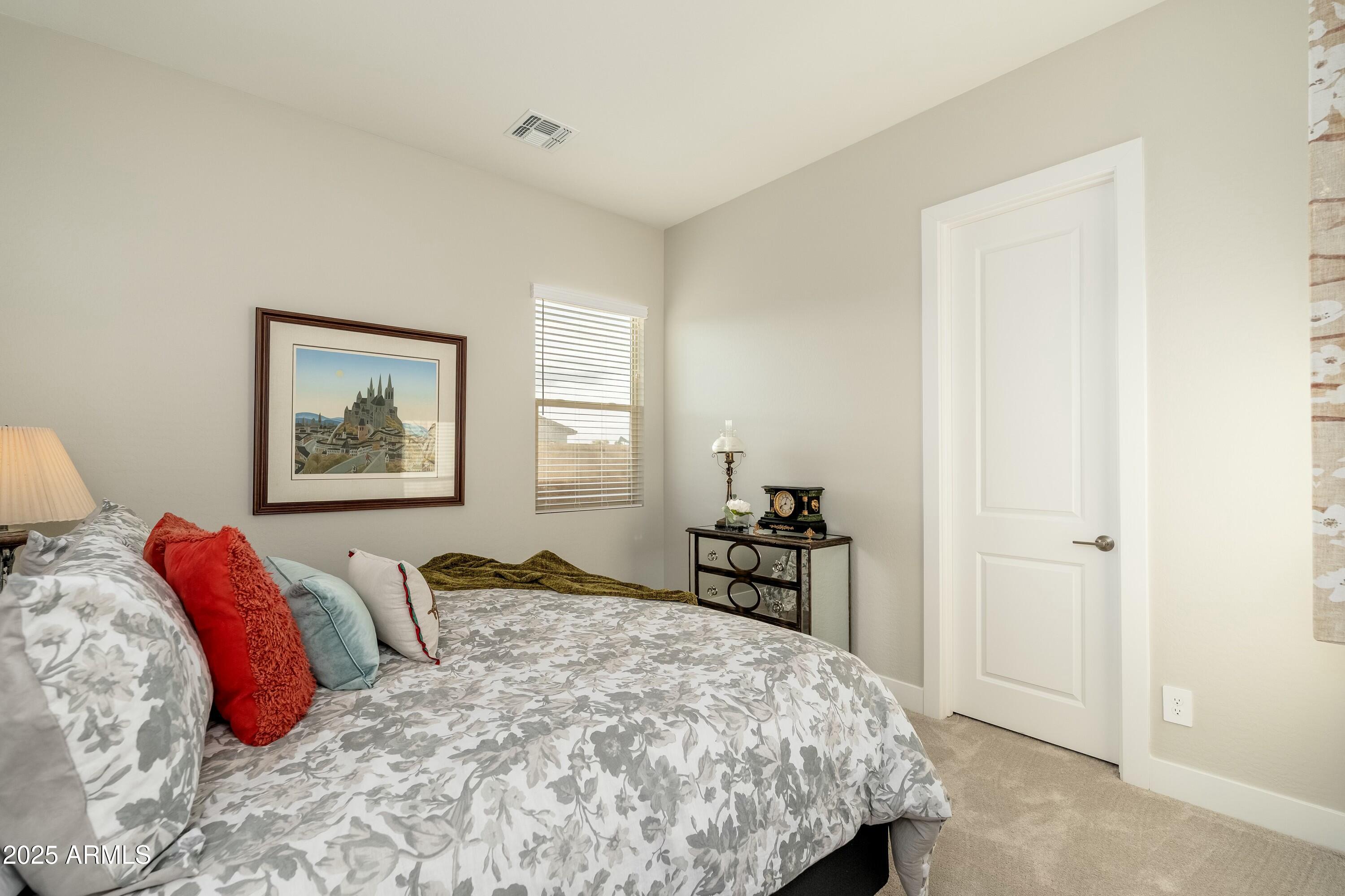 1290 E LODGEPOLE Court