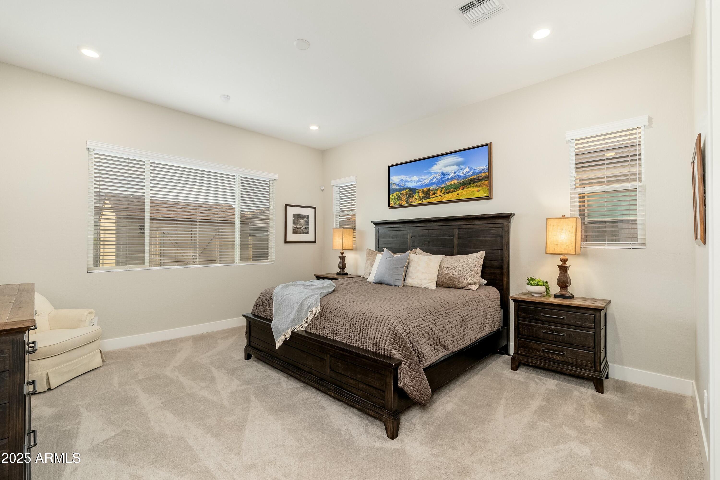 1290 E LODGEPOLE Court