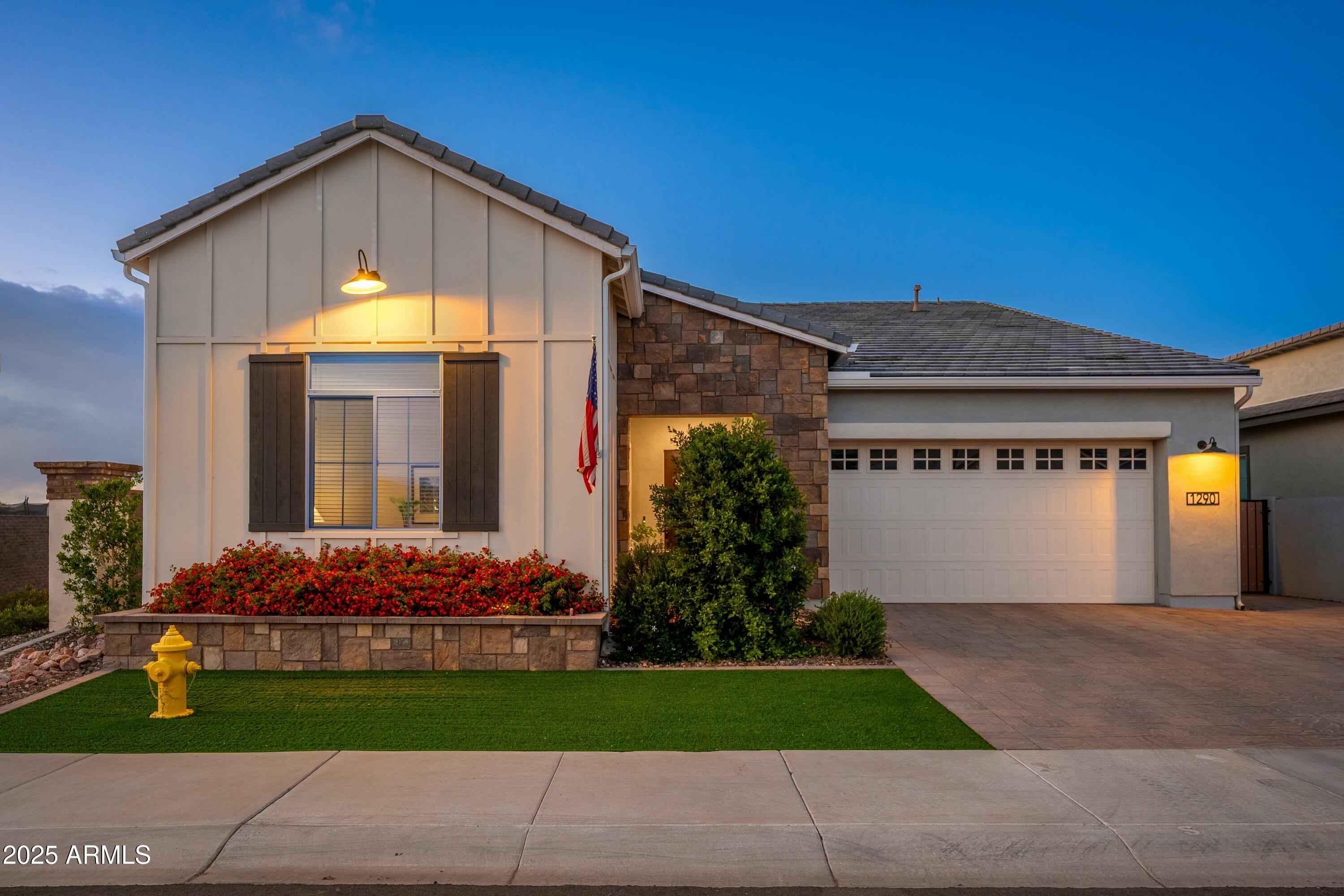1290 E LODGEPOLE Court