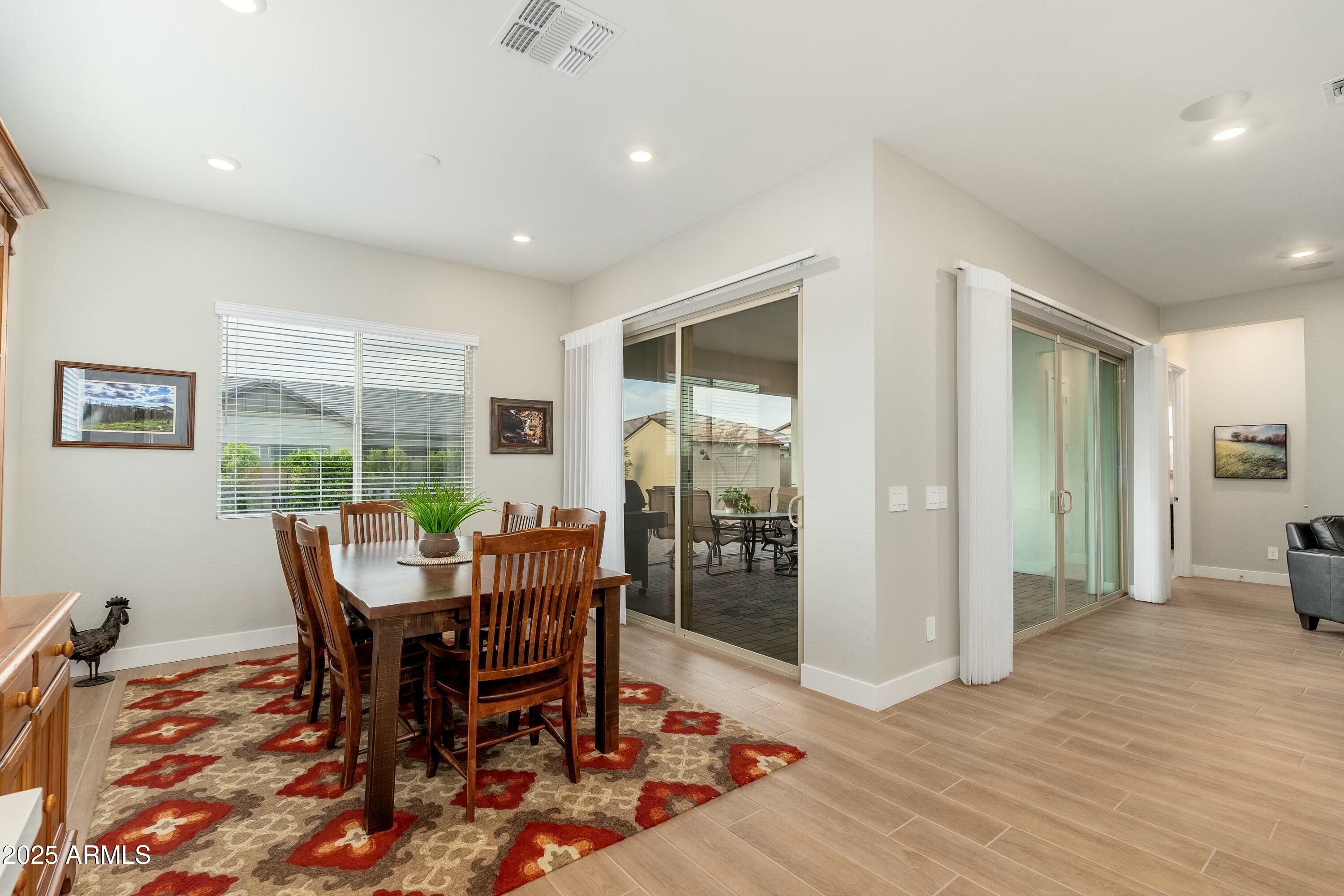1290 E LODGEPOLE Court