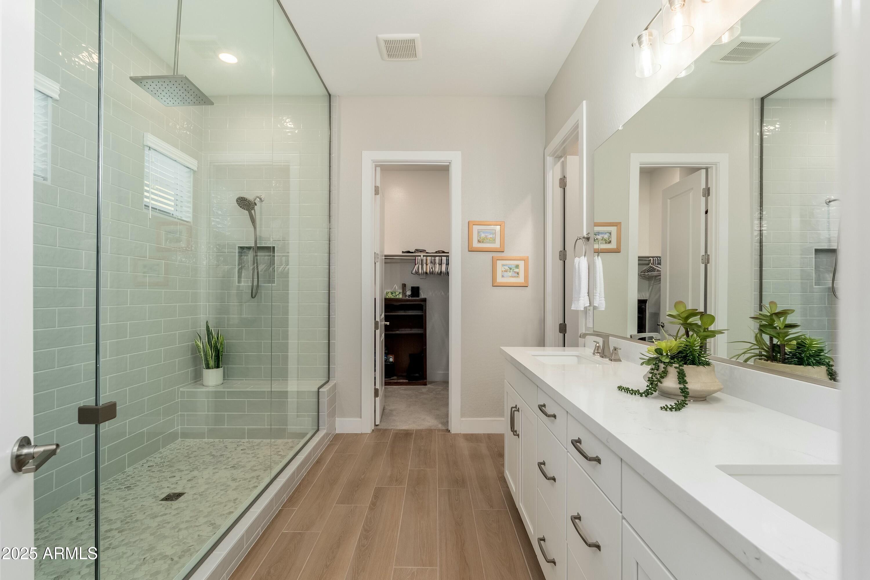 1290 E LODGEPOLE Court