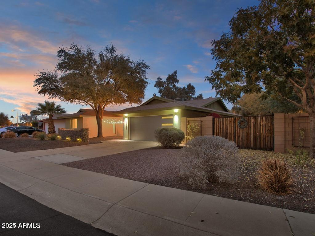 3809 N 87th Place