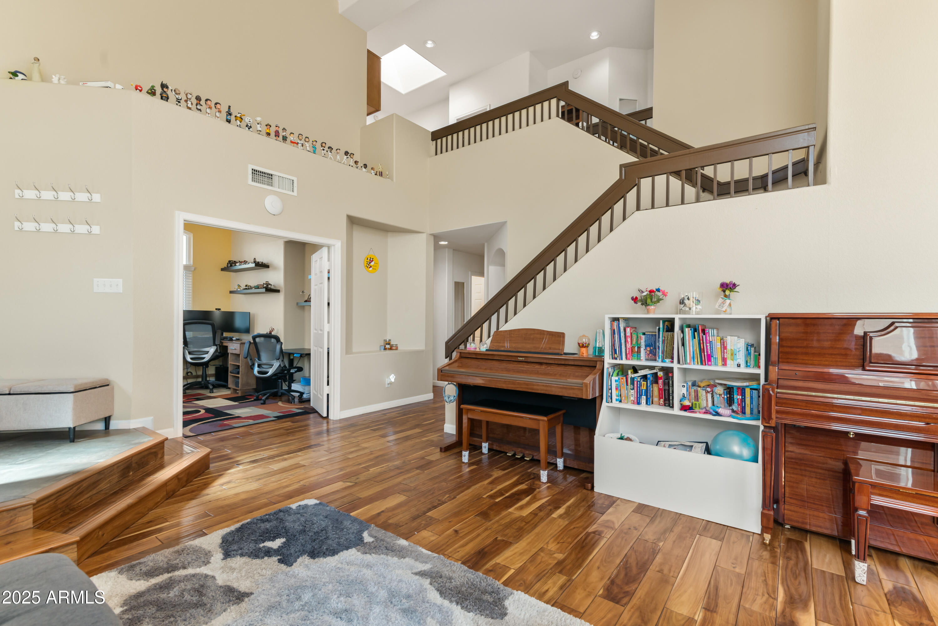 162 W EL FREDA Road